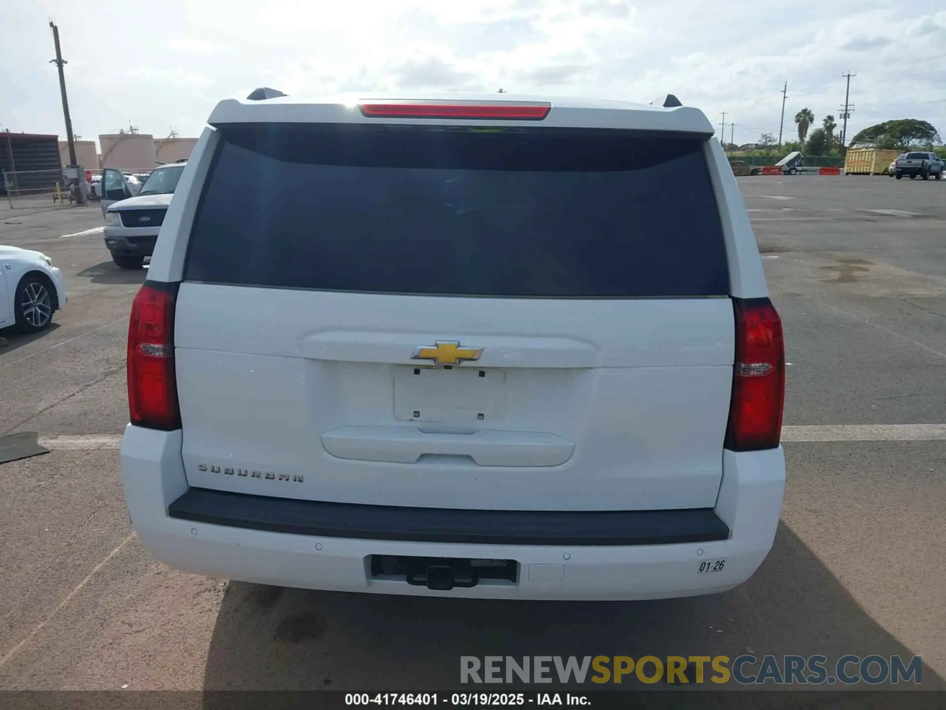 16 Photograph of a damaged car 1GNSCHKC8KR186222 CHEVROLET SUBURBAN 2019