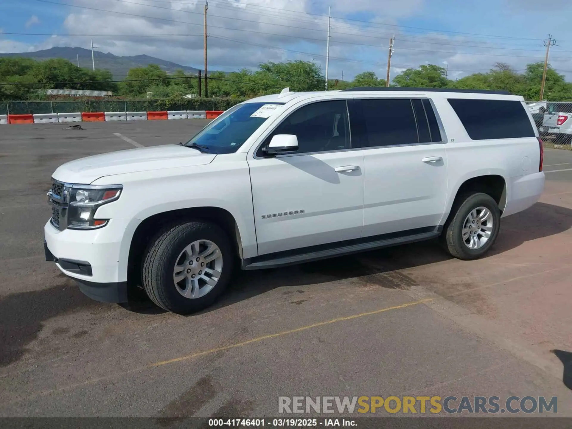 2 Photograph of a damaged car 1GNSCHKC8KR186222 CHEVROLET SUBURBAN 2019