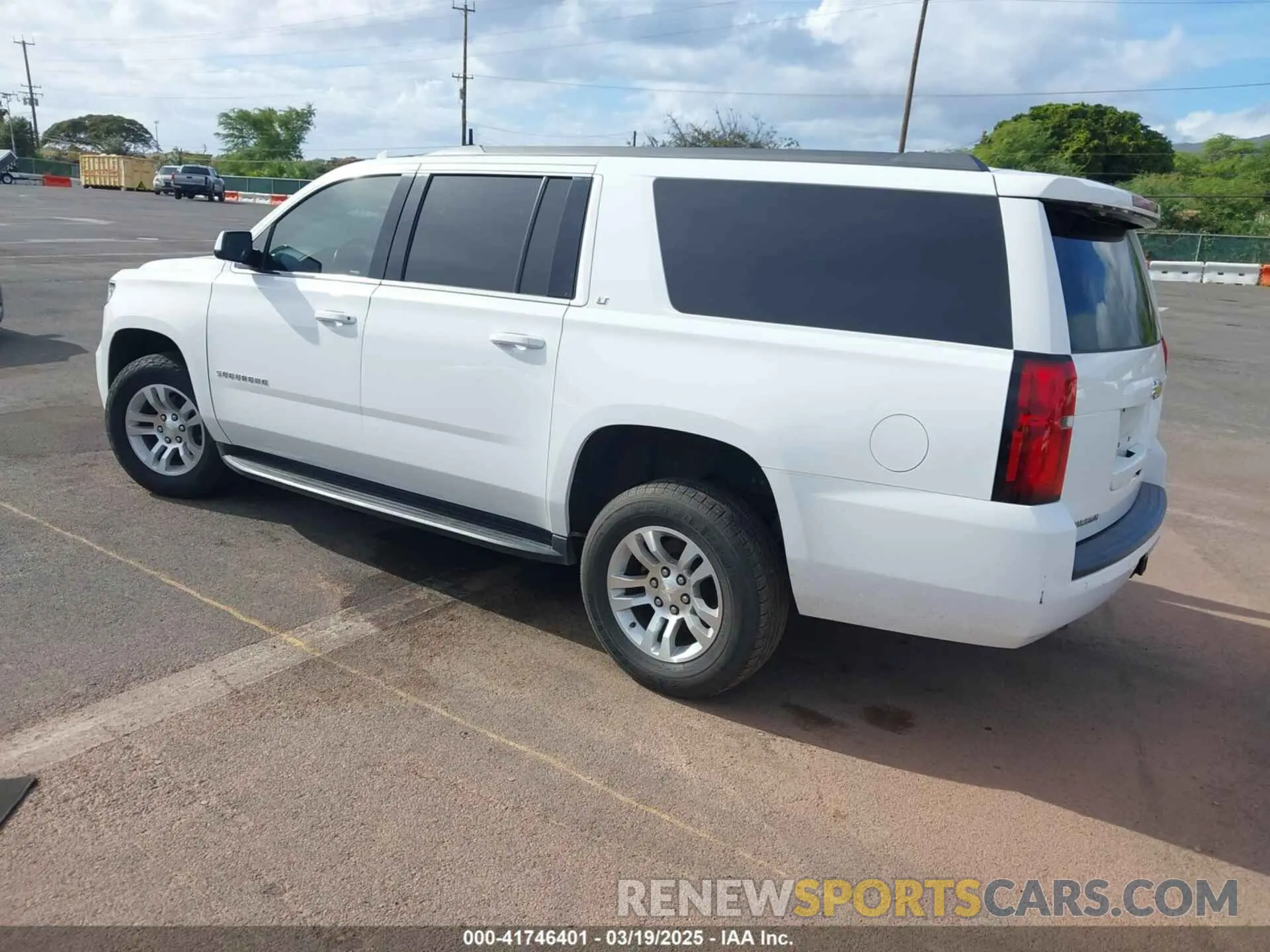 3 Photograph of a damaged car 1GNSCHKC8KR186222 CHEVROLET SUBURBAN 2019