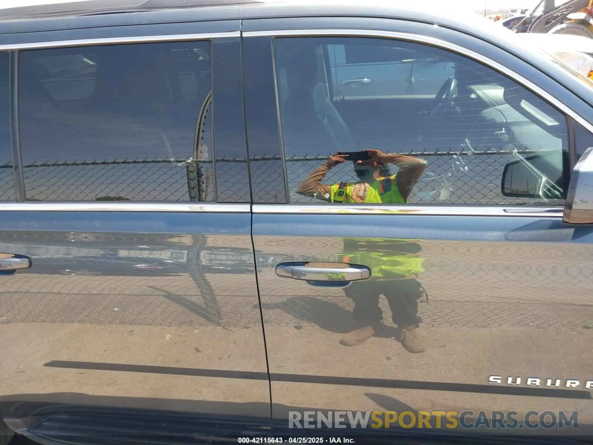 13 Photograph of a damaged car 1GNSCHKC8KR380930 CHEVROLET SUBURBAN 2019