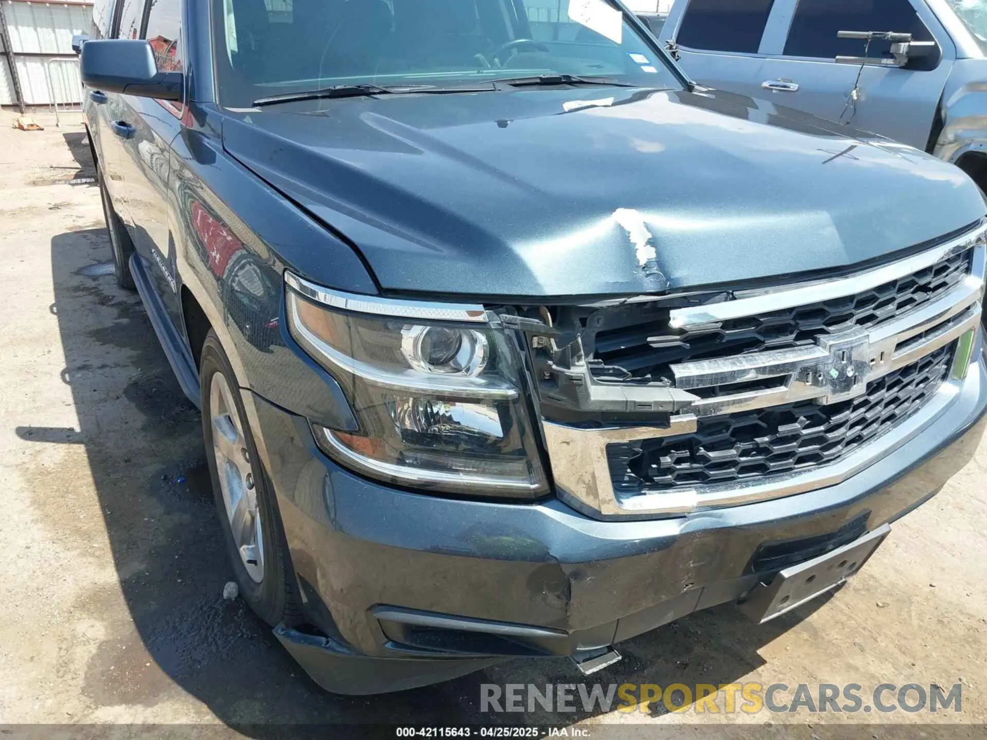 17 Photograph of a damaged car 1GNSCHKC8KR380930 CHEVROLET SUBURBAN 2019