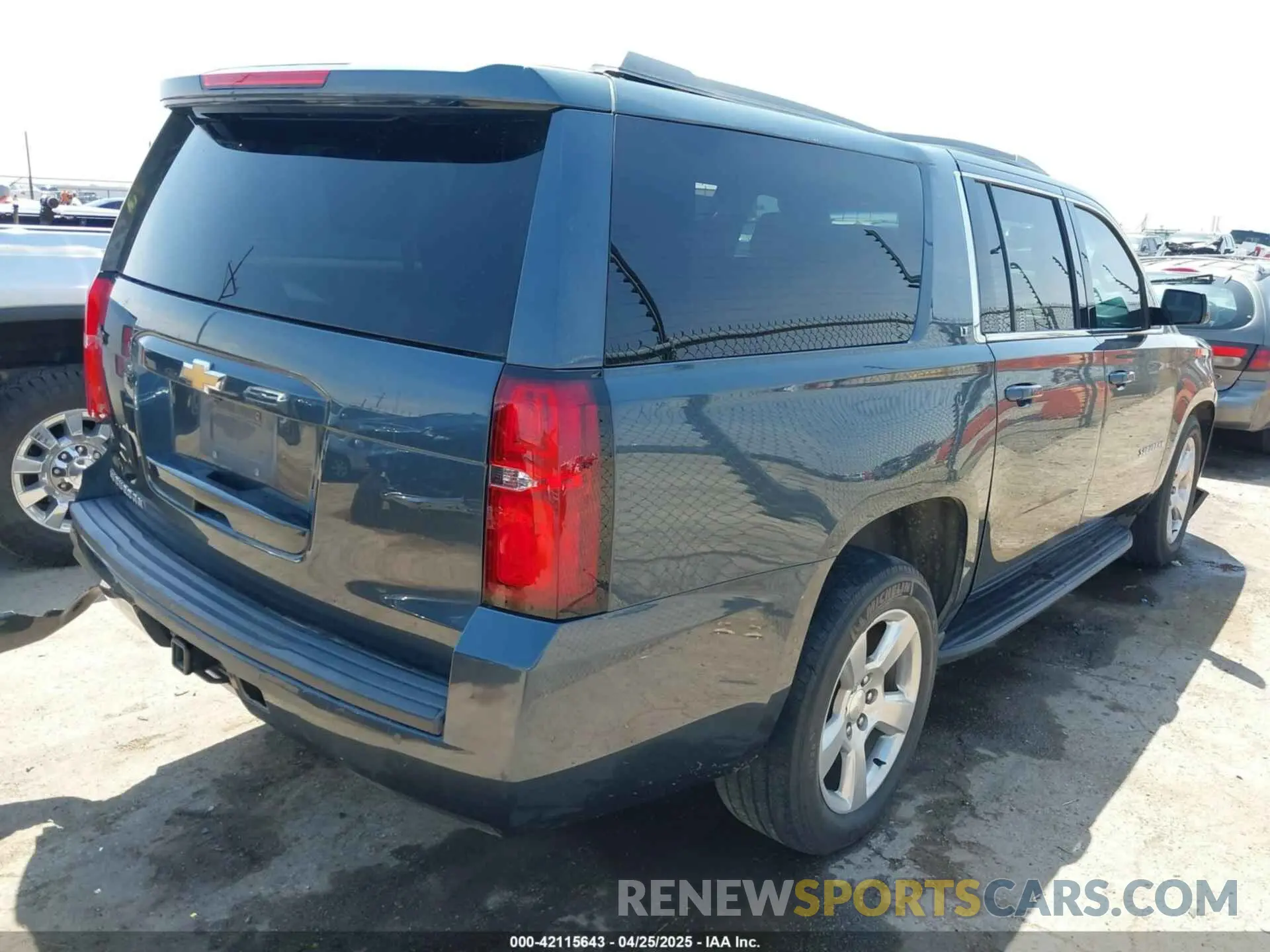 4 Photograph of a damaged car 1GNSCHKC8KR380930 CHEVROLET SUBURBAN 2019