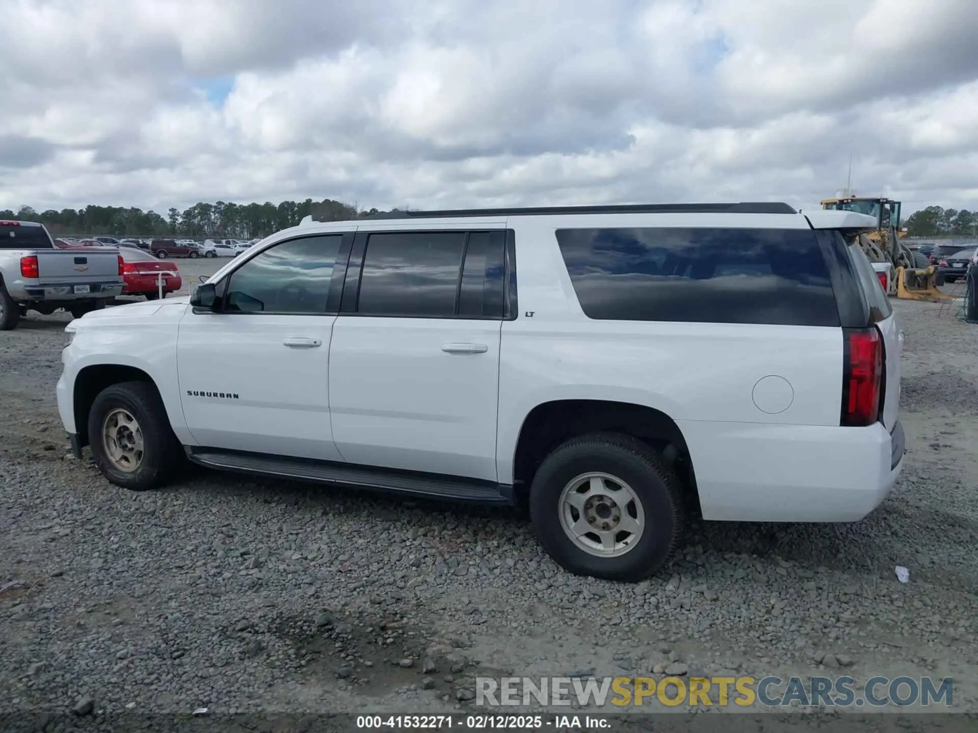 14 Photograph of a damaged car 1GNSCHKC8KR405969 CHEVROLET SUBURBAN 2019
