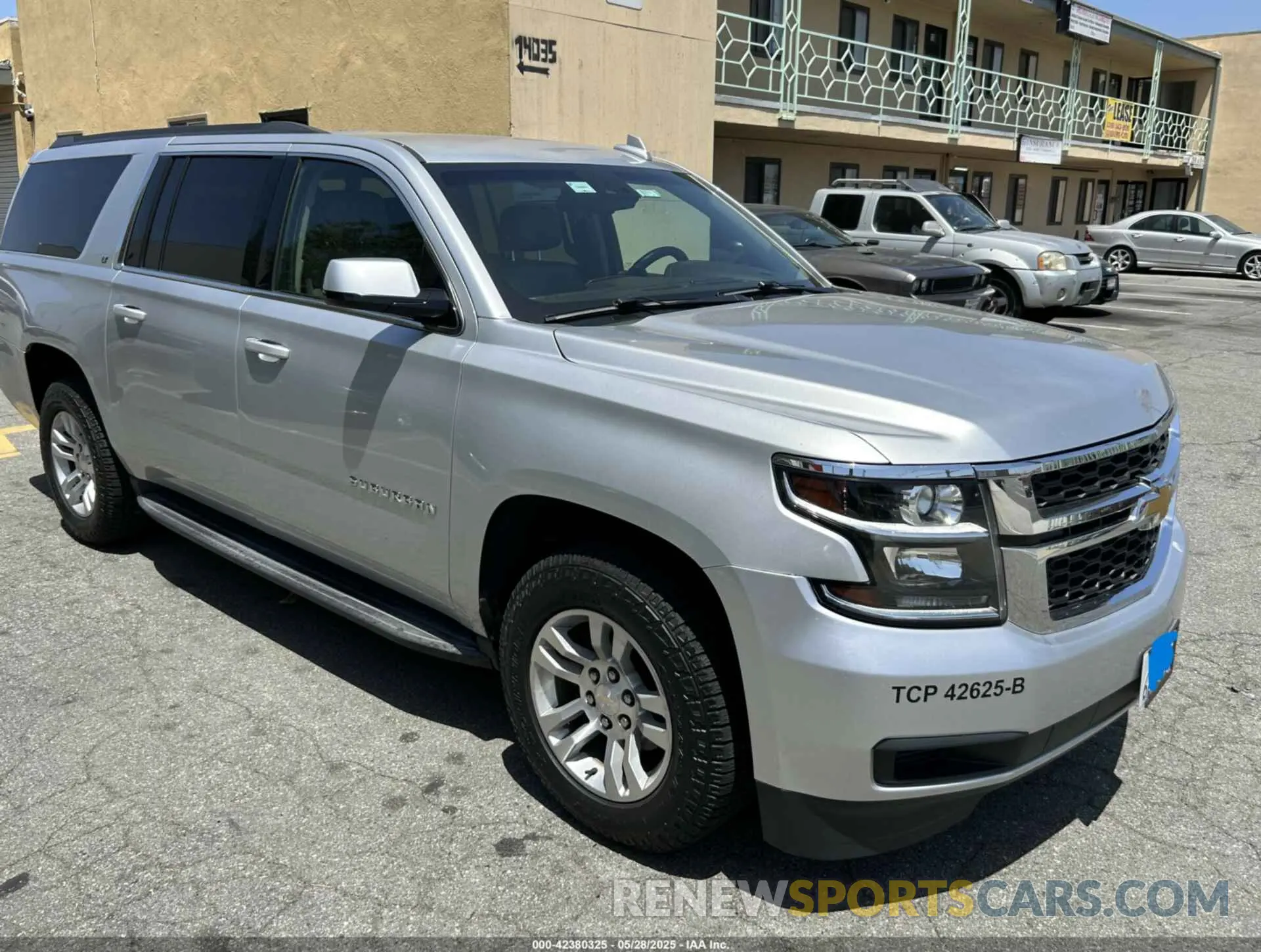 1 Photograph of a damaged car 1GNSCHKC8KR408158 CHEVROLET SUBURBAN 2019