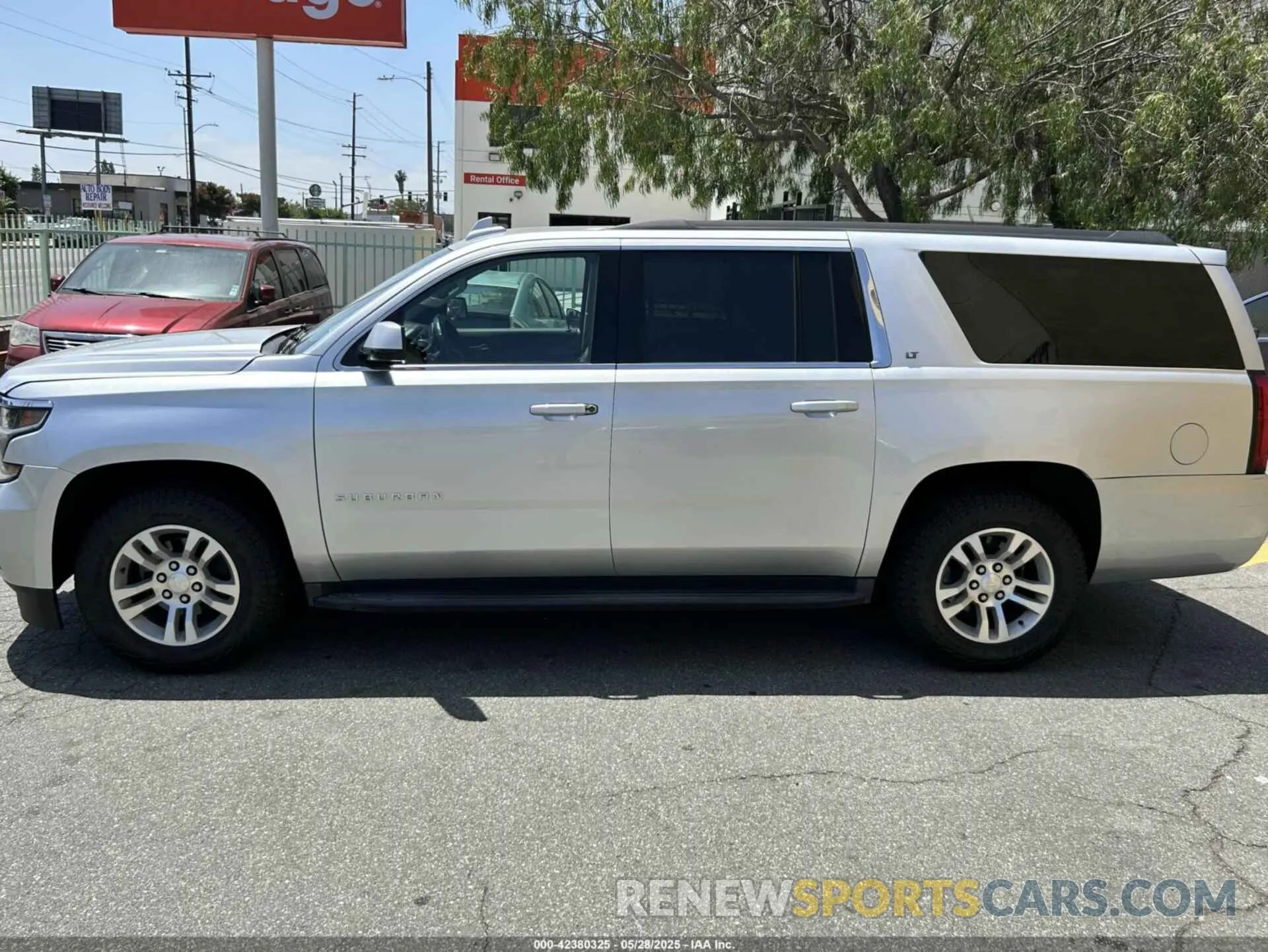 16 Photograph of a damaged car 1GNSCHKC8KR408158 CHEVROLET SUBURBAN 2019