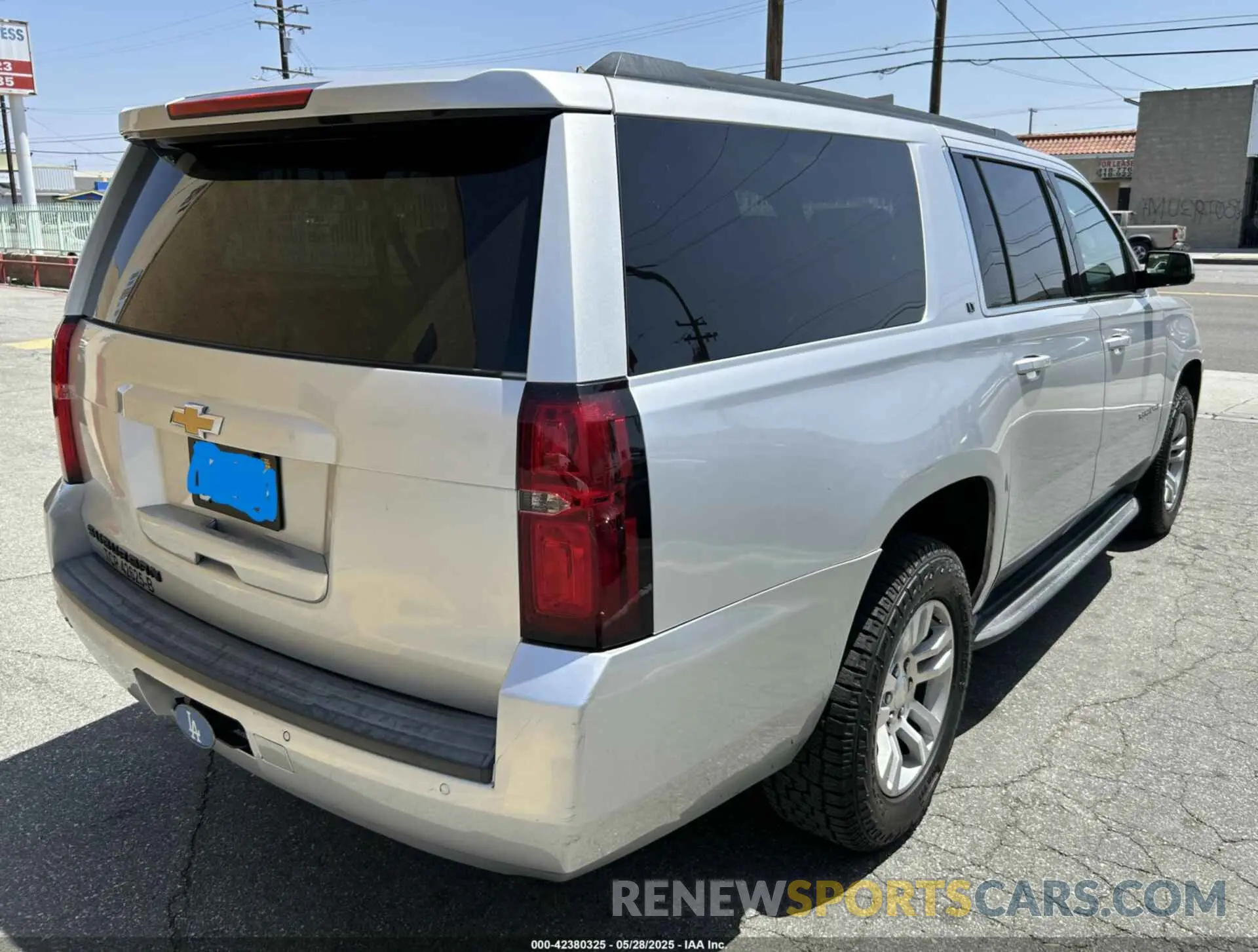 5 Photograph of a damaged car 1GNSCHKC8KR408158 CHEVROLET SUBURBAN 2019