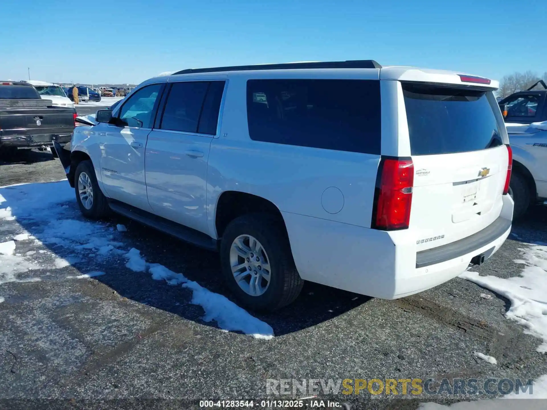 3 Photograph of a damaged car 1GNSCHKC9KR176962 CHEVROLET SUBURBAN 2019