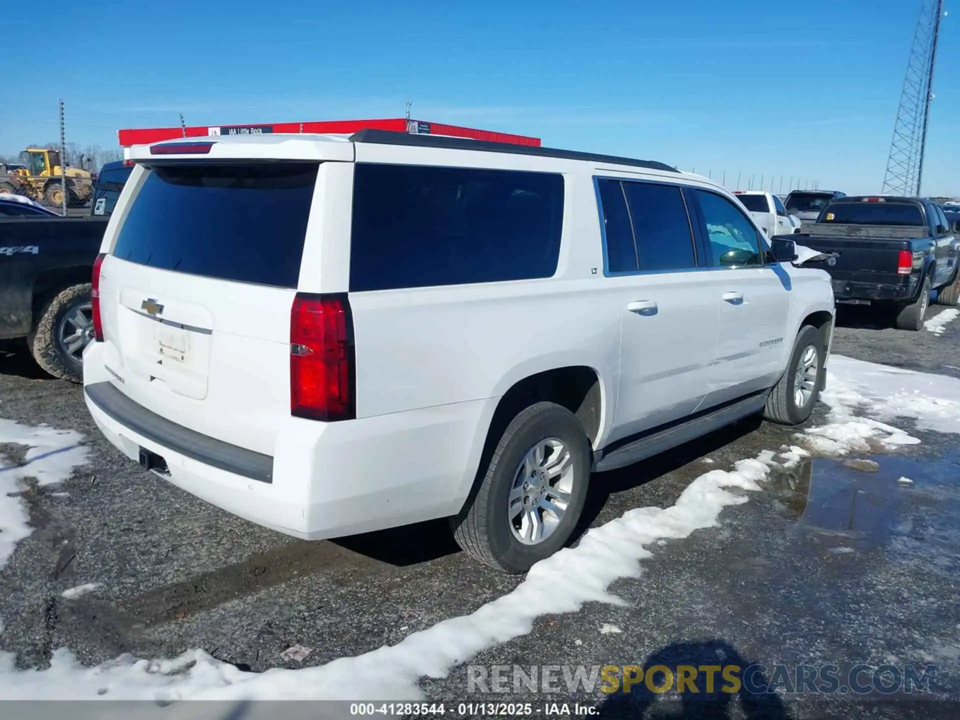 4 Photograph of a damaged car 1GNSCHKC9KR176962 CHEVROLET SUBURBAN 2019