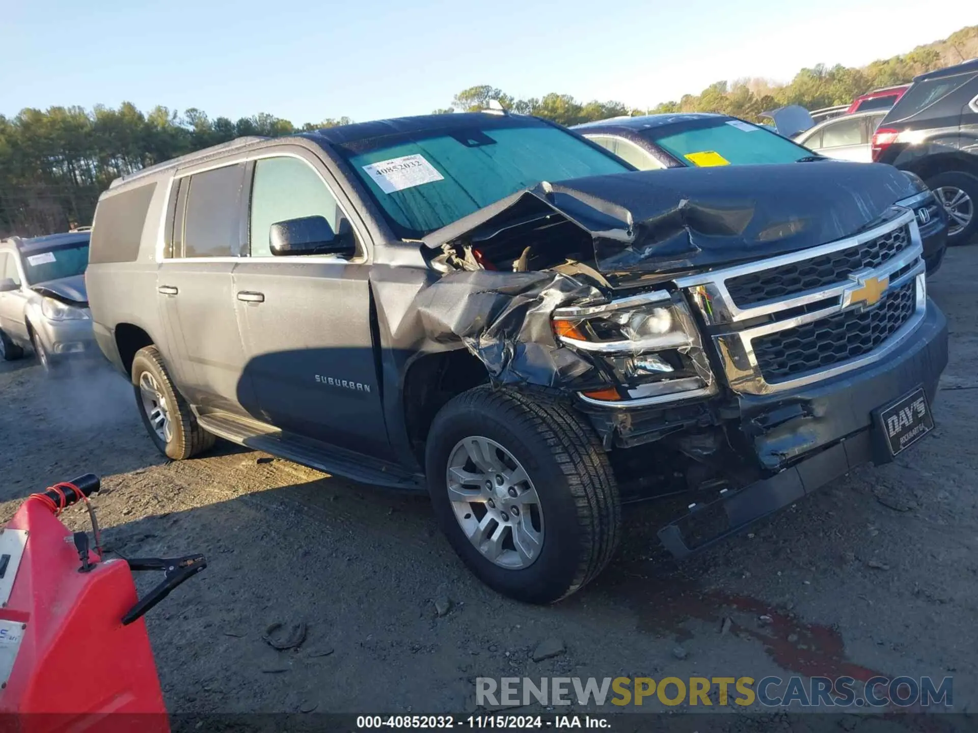 1 Photograph of a damaged car 1GNSCHKC9KR327072 CHEVROLET SUBURBAN 2019
