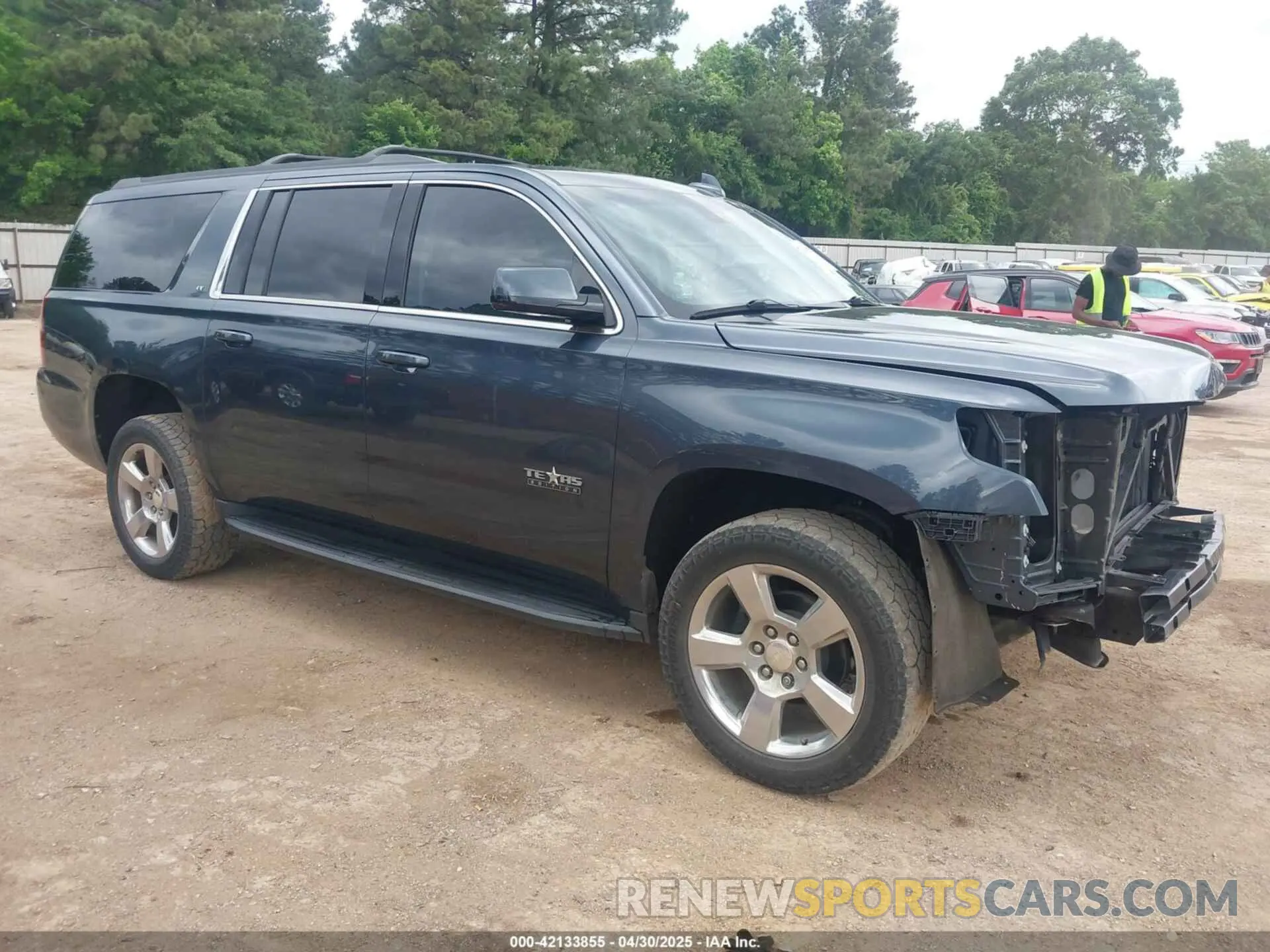 1 Photograph of a damaged car 1GNSCHKC9KR357351 CHEVROLET SUBURBAN 2019