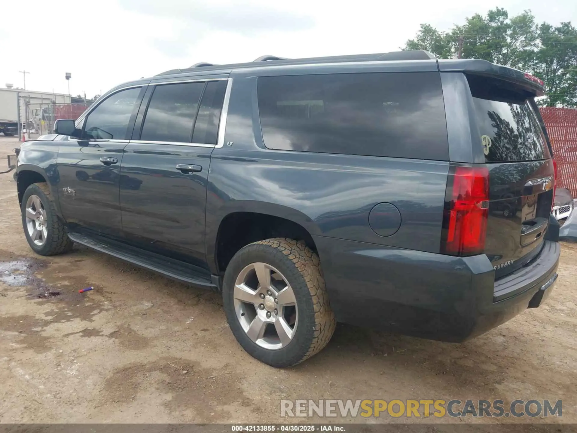 3 Photograph of a damaged car 1GNSCHKC9KR357351 CHEVROLET SUBURBAN 2019