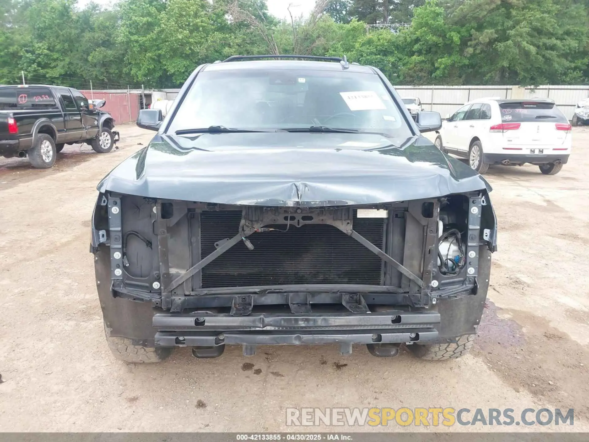 6 Photograph of a damaged car 1GNSCHKC9KR357351 CHEVROLET SUBURBAN 2019
