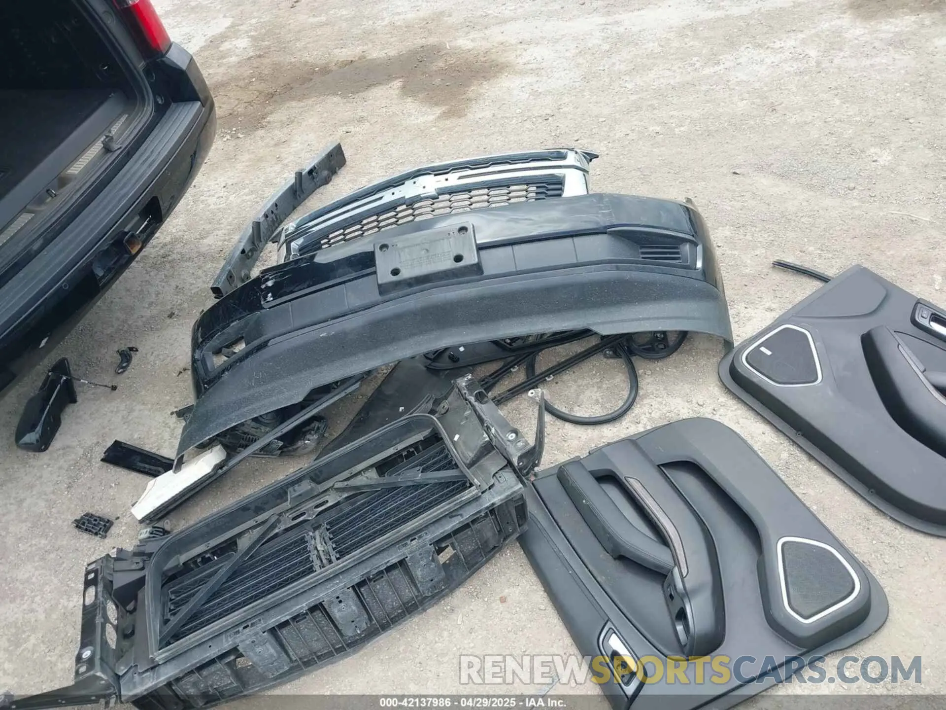 12 Photograph of a damaged car 1GNSCHKCXKR396482 CHEVROLET SUBURBAN 2019