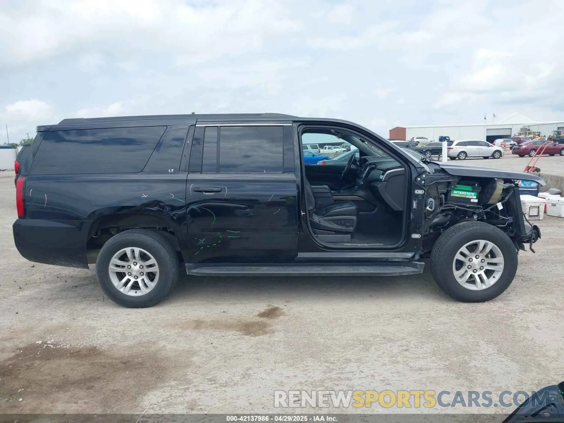 14 Photograph of a damaged car 1GNSCHKCXKR396482 CHEVROLET SUBURBAN 2019