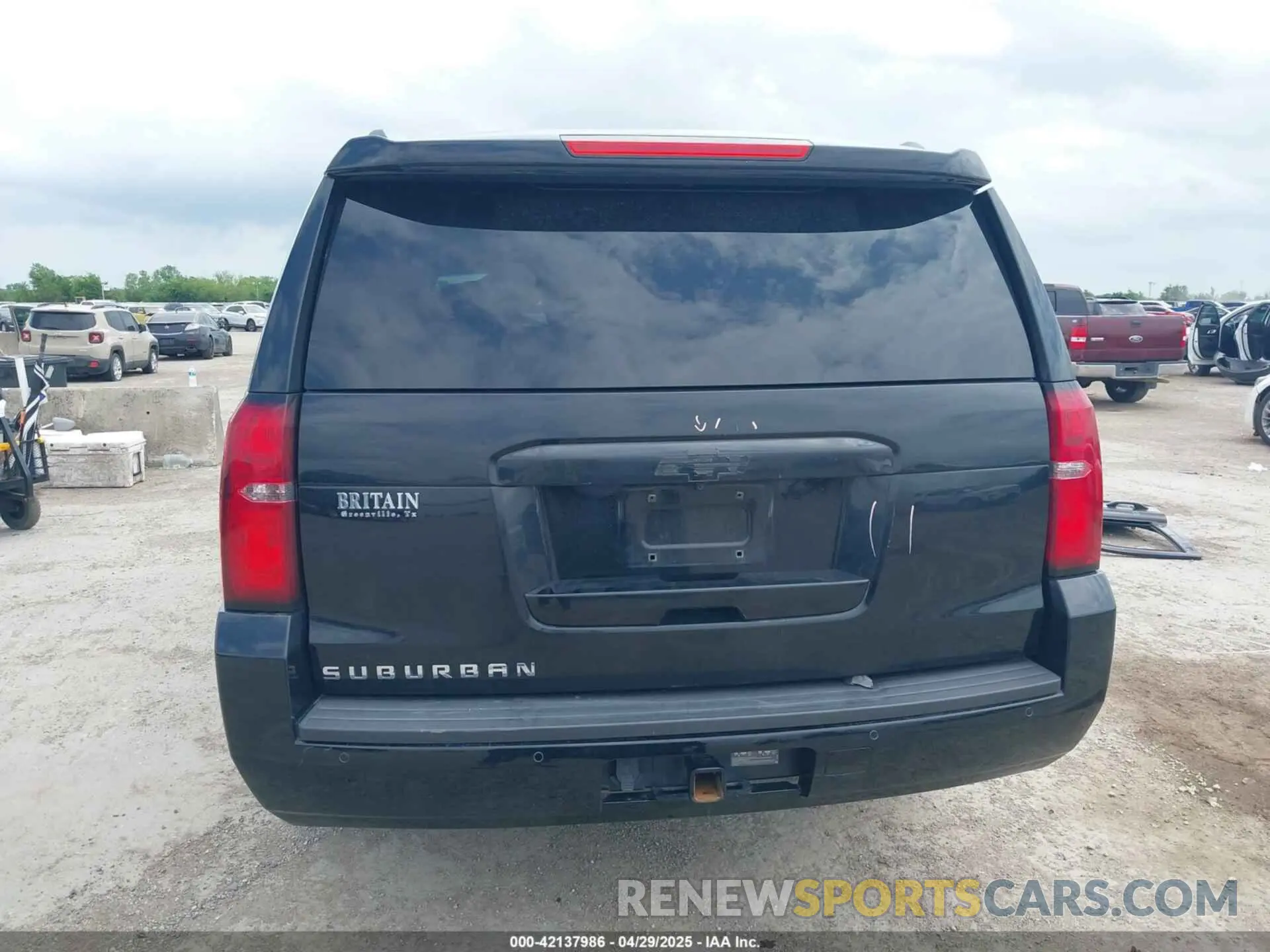 17 Photograph of a damaged car 1GNSCHKCXKR396482 CHEVROLET SUBURBAN 2019