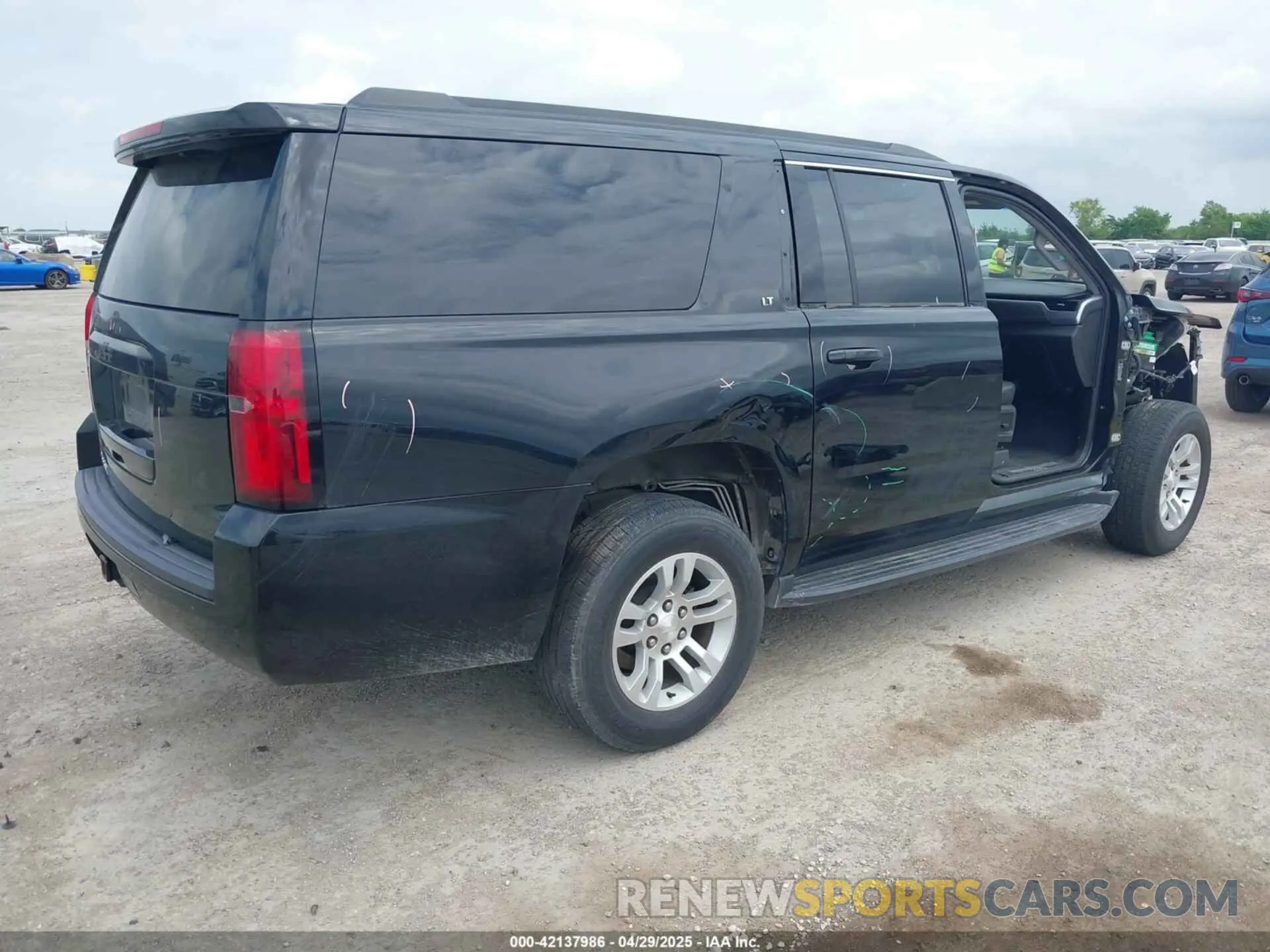 4 Photograph of a damaged car 1GNSCHKCXKR396482 CHEVROLET SUBURBAN 2019