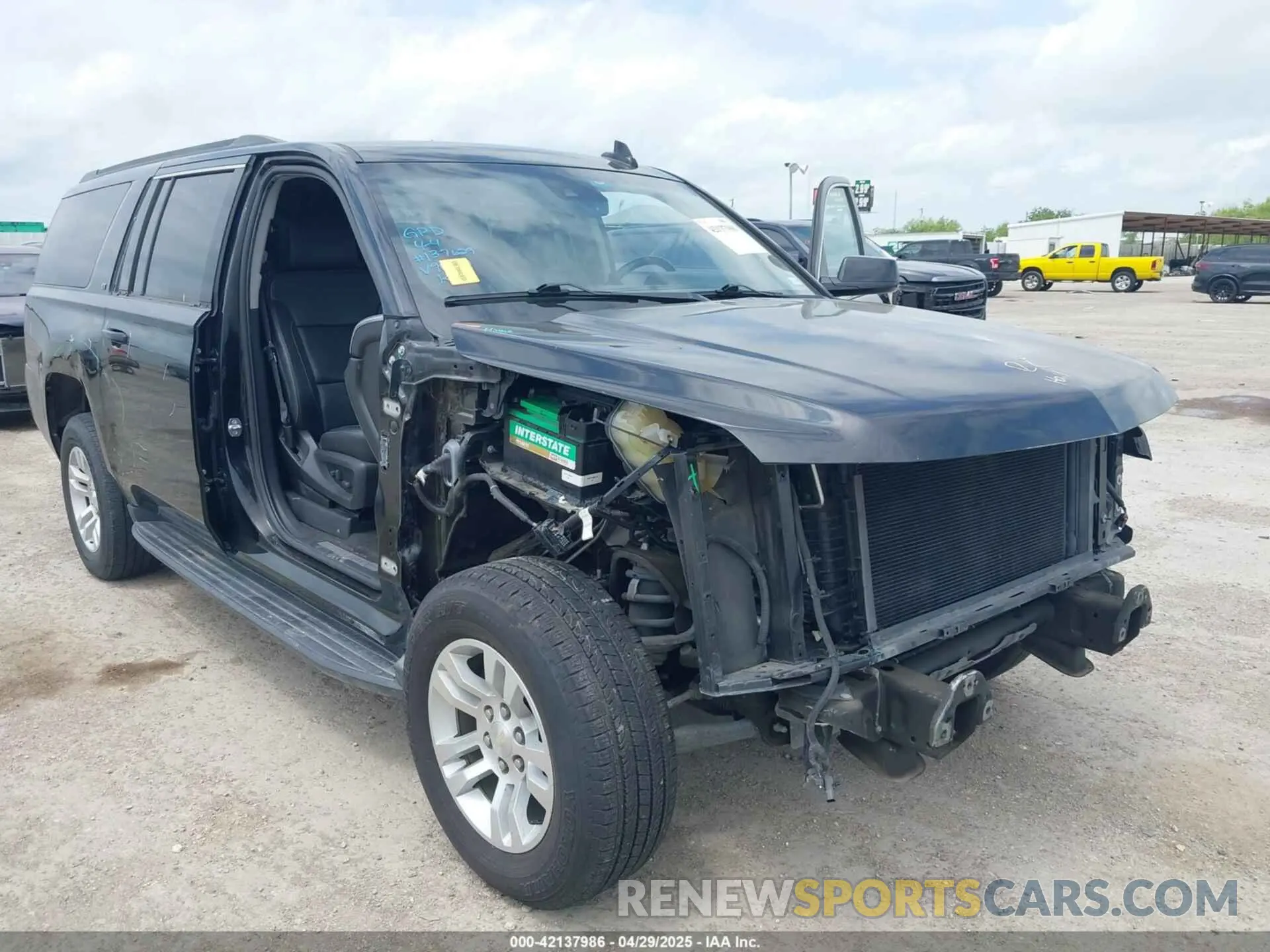 6 Photograph of a damaged car 1GNSCHKCXKR396482 CHEVROLET SUBURBAN 2019