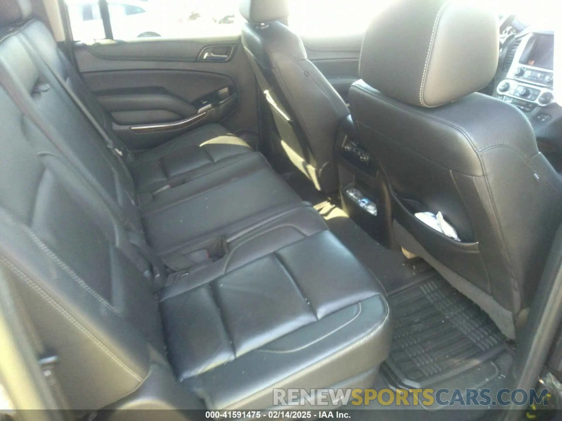 8 Photograph of a damaged car 1GNSCHKCXKR405939 CHEVROLET SUBURBAN 2019