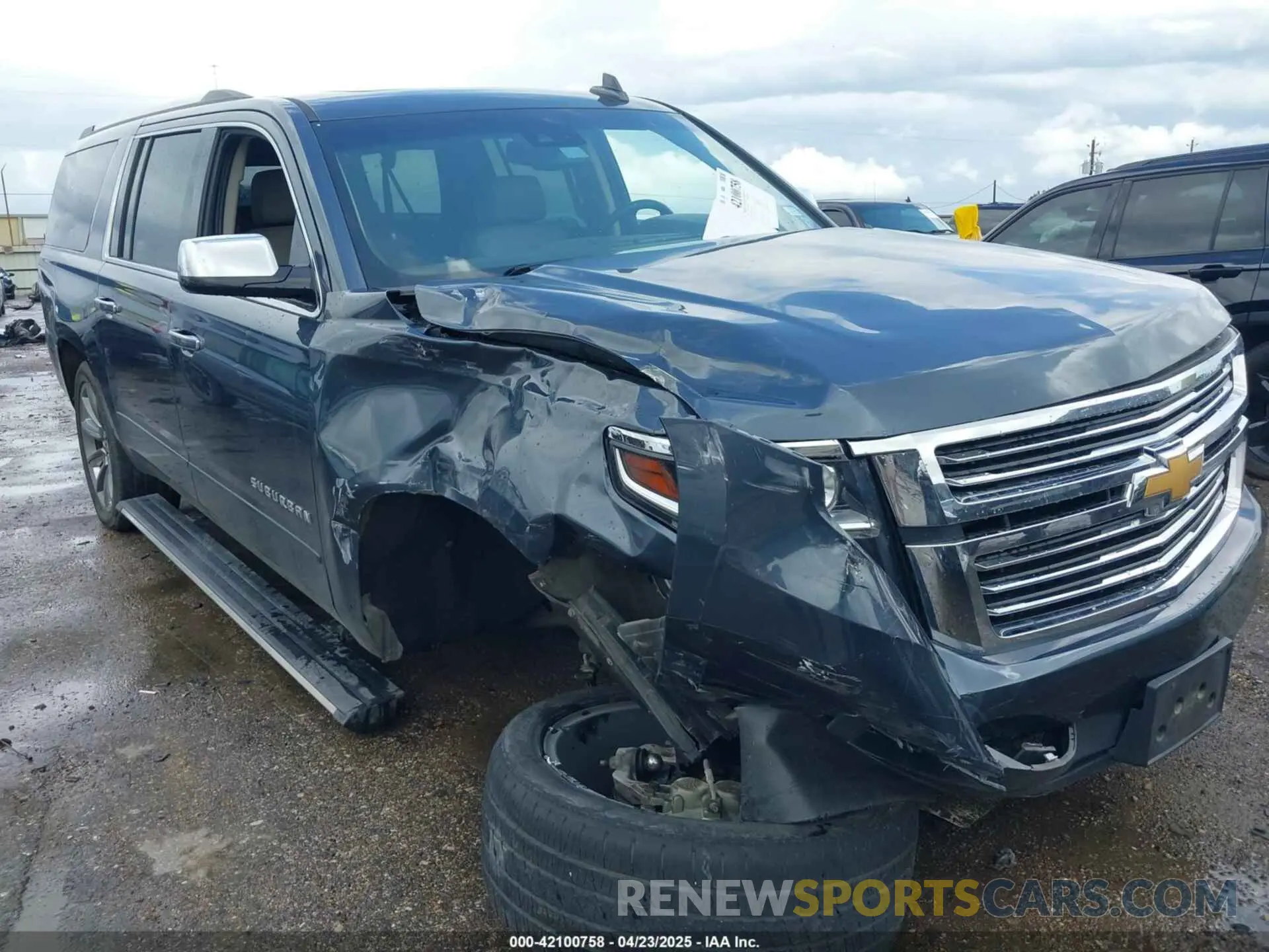 1 Photograph of a damaged car 1GNSCJKC0KR139323 CHEVROLET SUBURBAN 2019