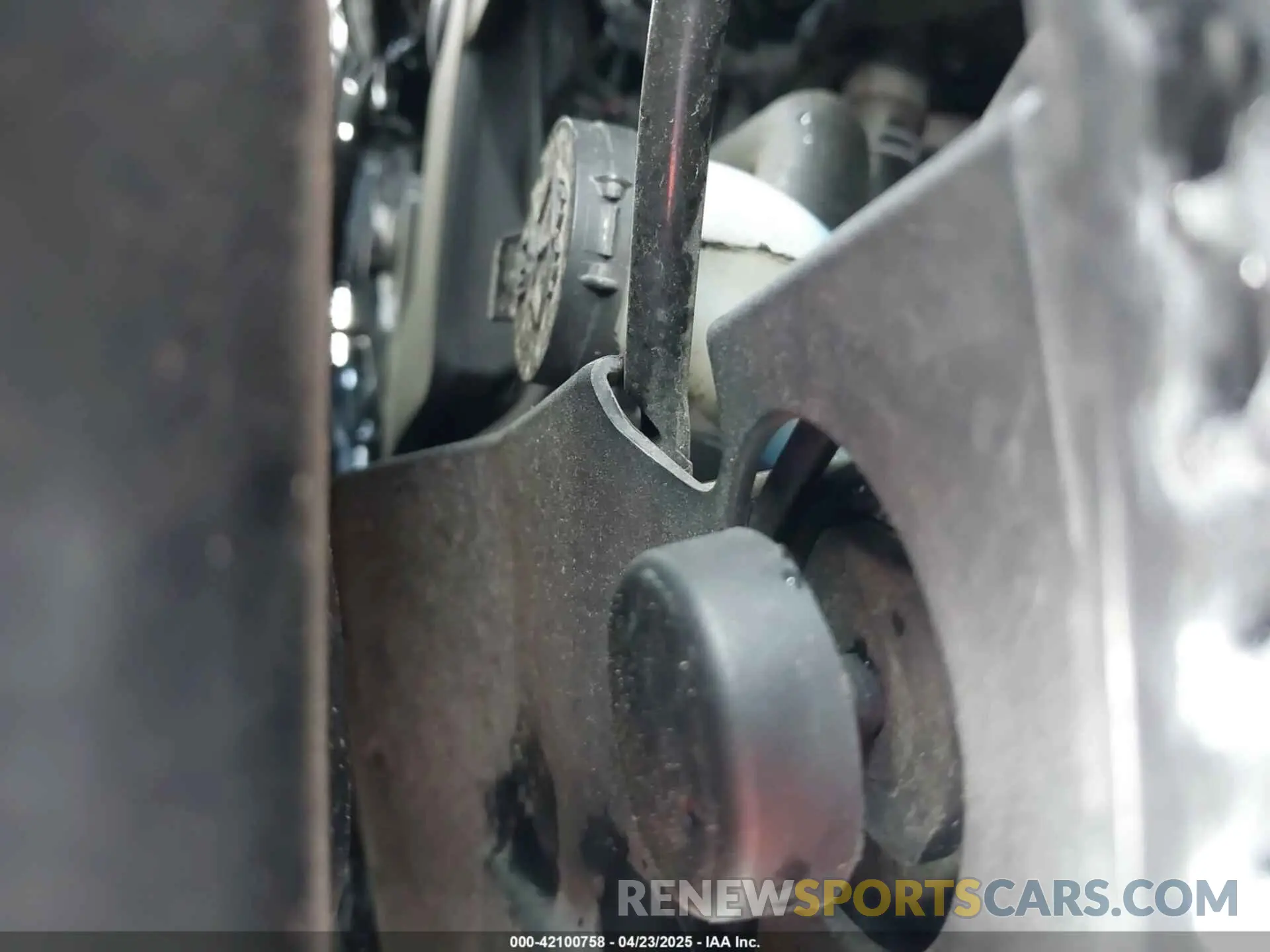 10 Photograph of a damaged car 1GNSCJKC0KR139323 CHEVROLET SUBURBAN 2019