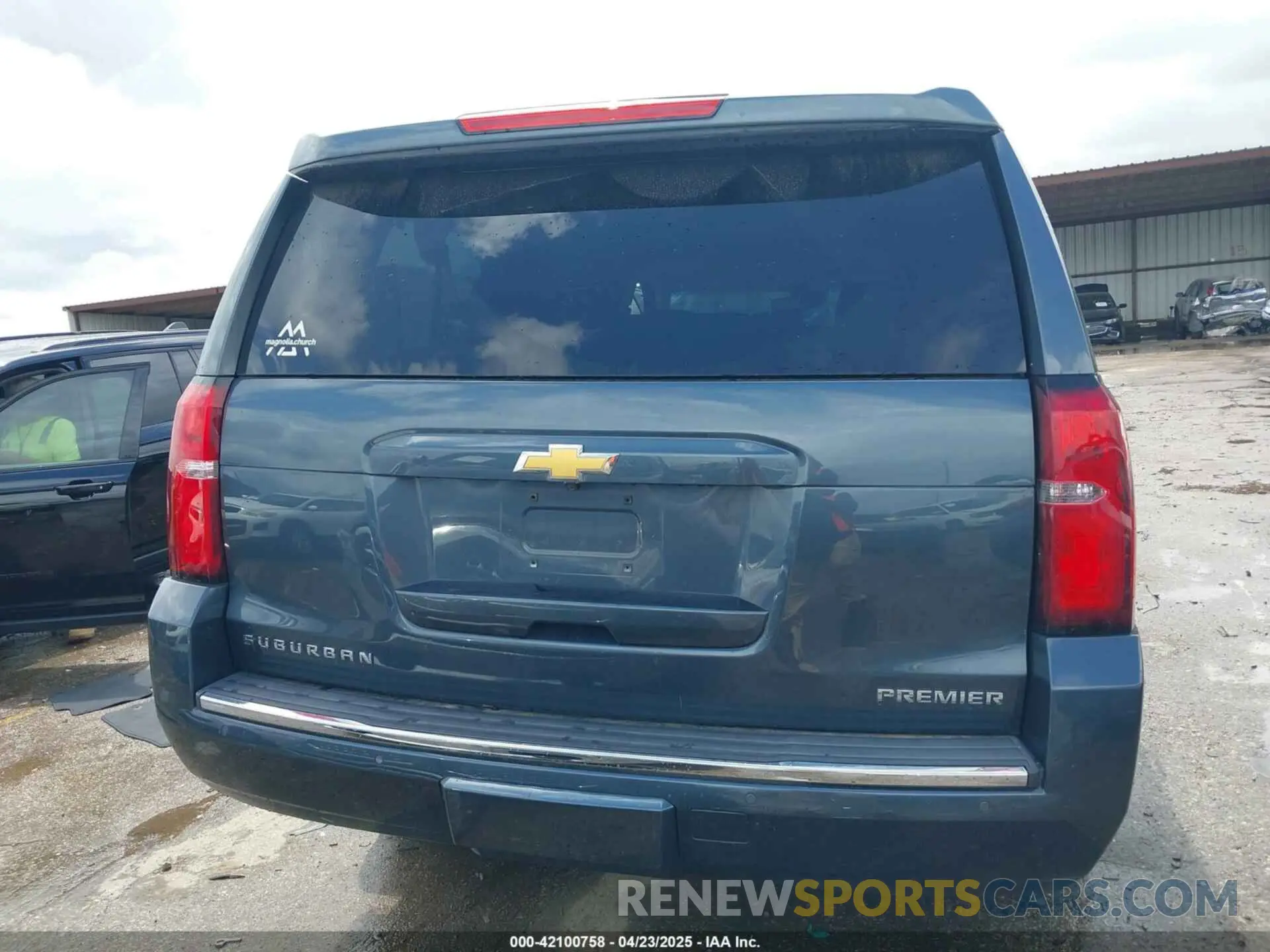 16 Photograph of a damaged car 1GNSCJKC0KR139323 CHEVROLET SUBURBAN 2019