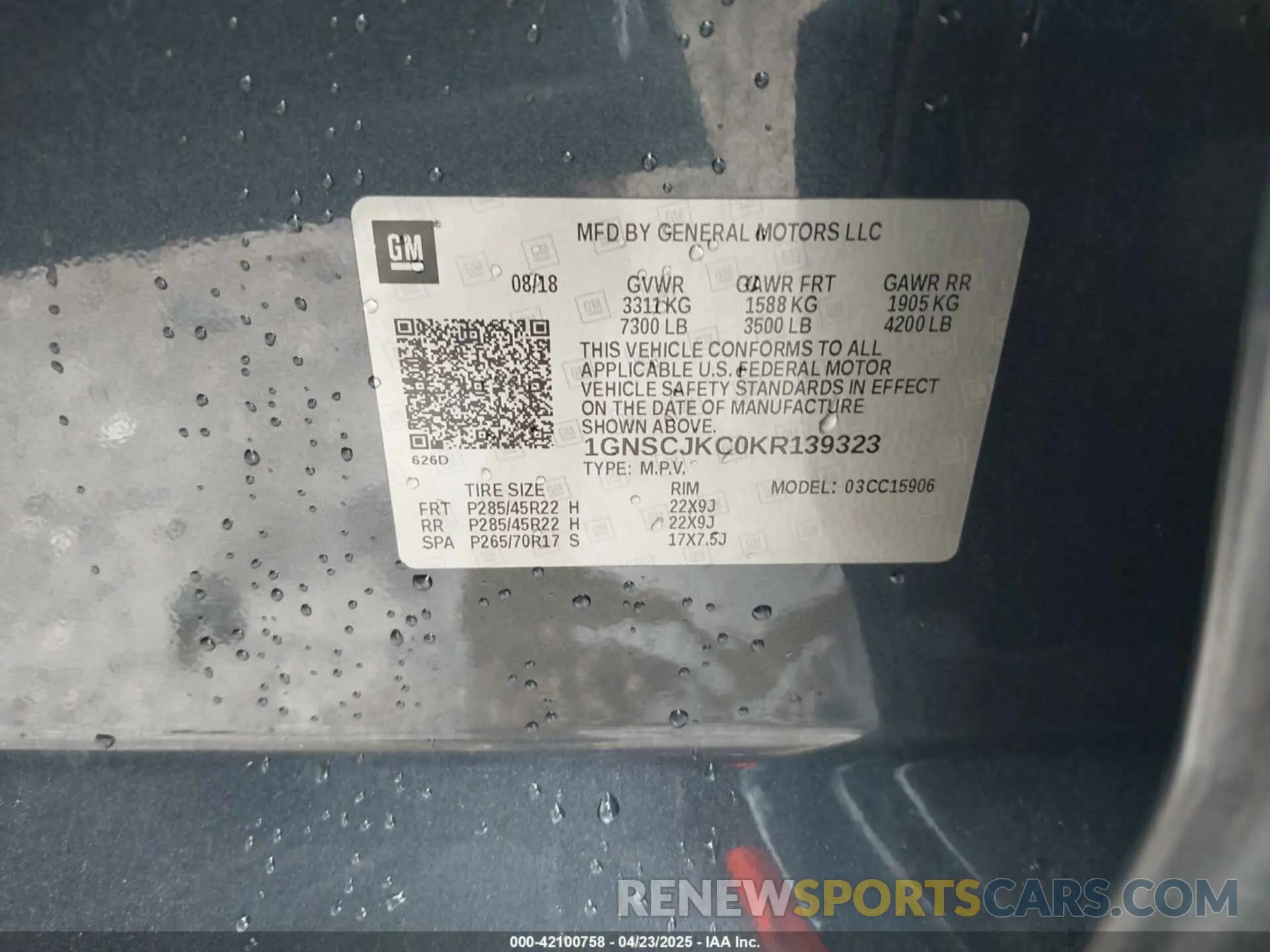 9 Photograph of a damaged car 1GNSCJKC0KR139323 CHEVROLET SUBURBAN 2019
