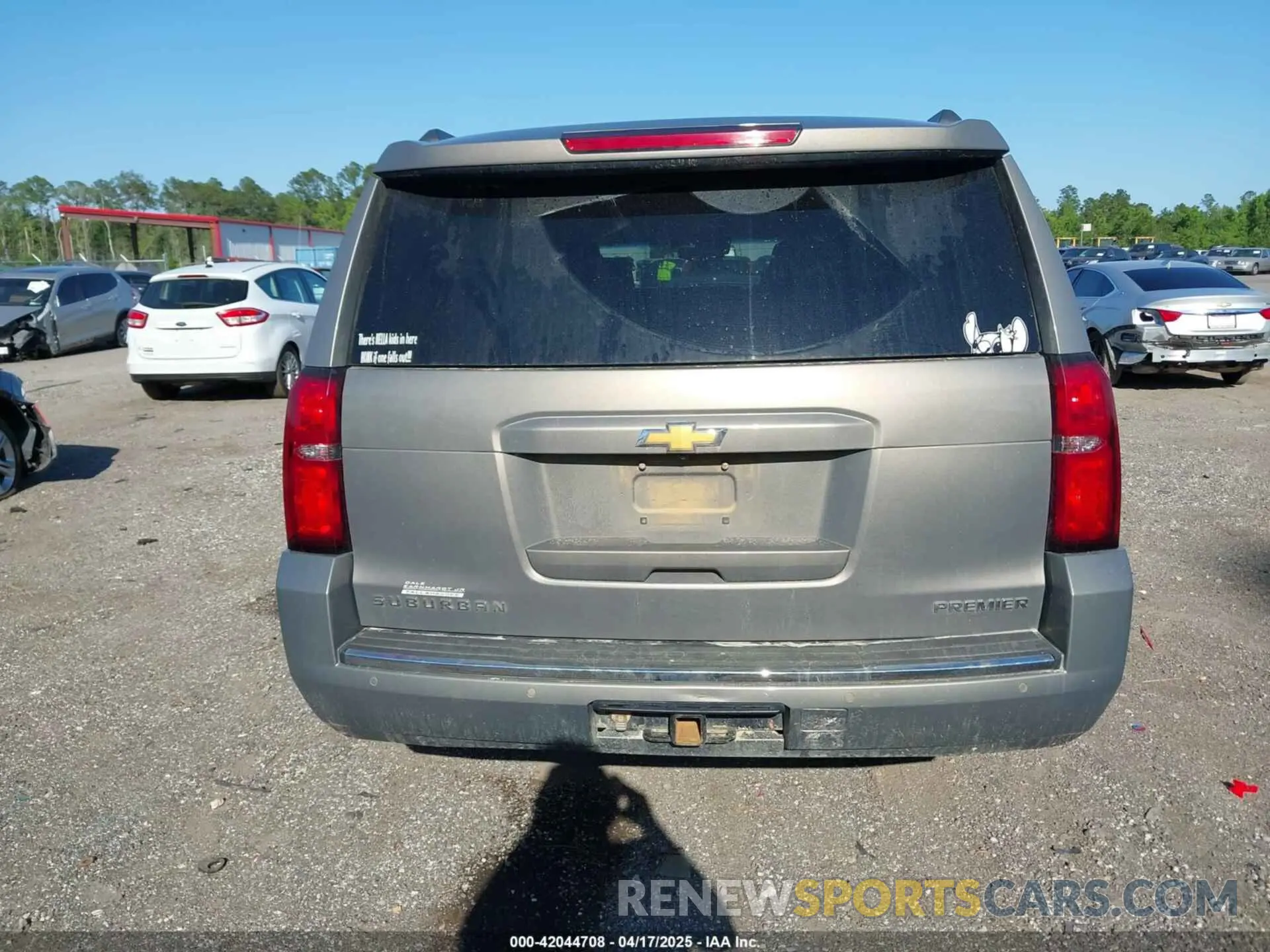 16 Photograph of a damaged car 1GNSCJKC3KR129739 CHEVROLET SUBURBAN 2019