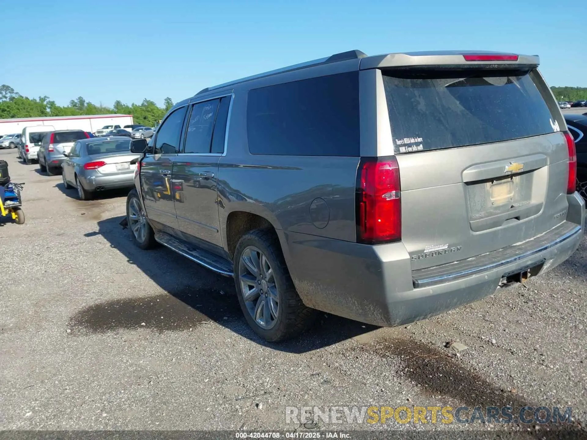 3 Photograph of a damaged car 1GNSCJKC3KR129739 CHEVROLET SUBURBAN 2019