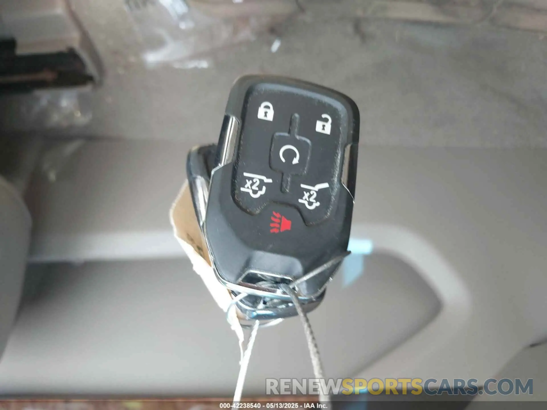 11 Photograph of a damaged car 1GNSCJKC9KR264210 CHEVROLET SUBURBAN 2019