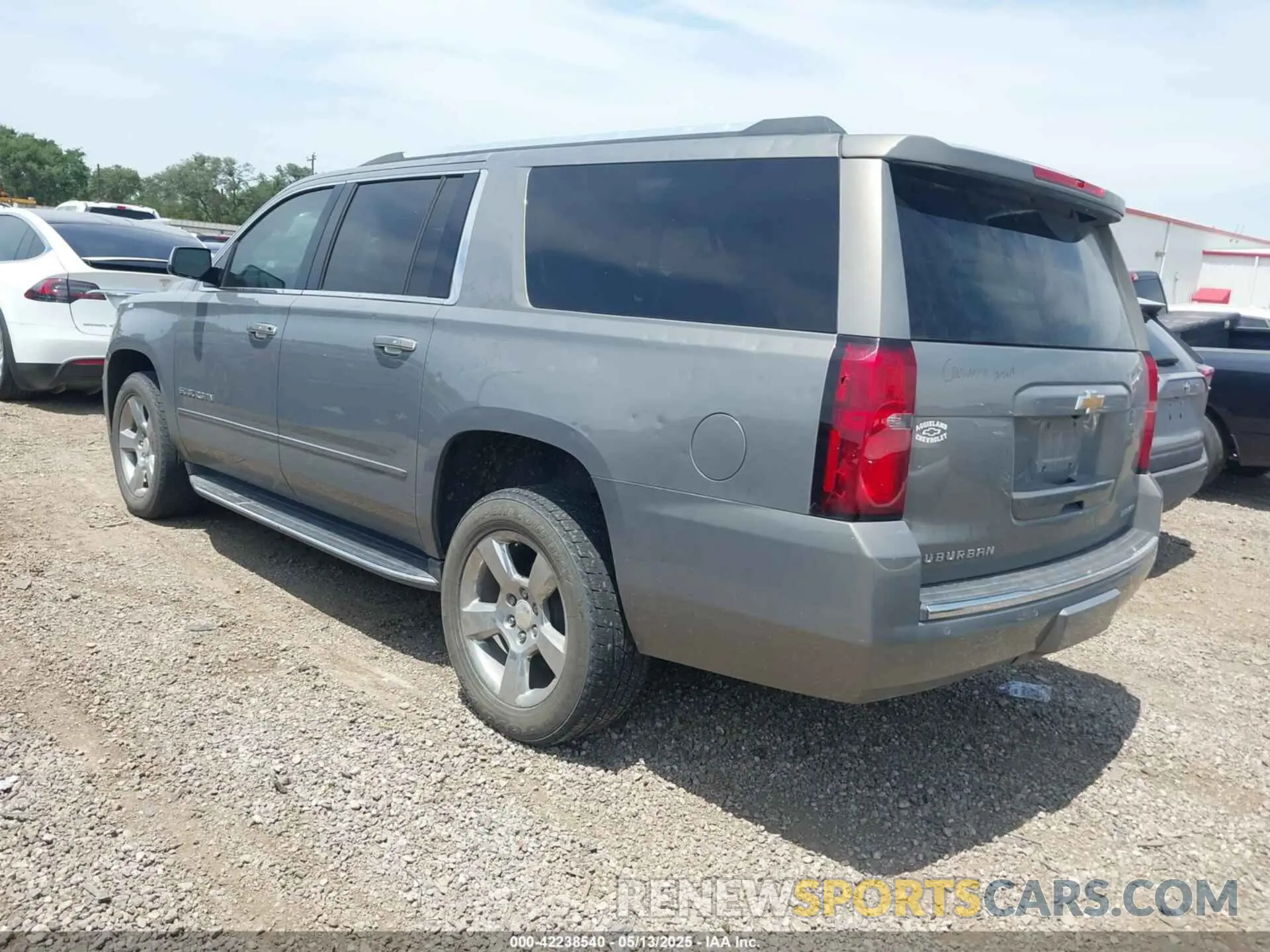 3 Photograph of a damaged car 1GNSCJKC9KR264210 CHEVROLET SUBURBAN 2019