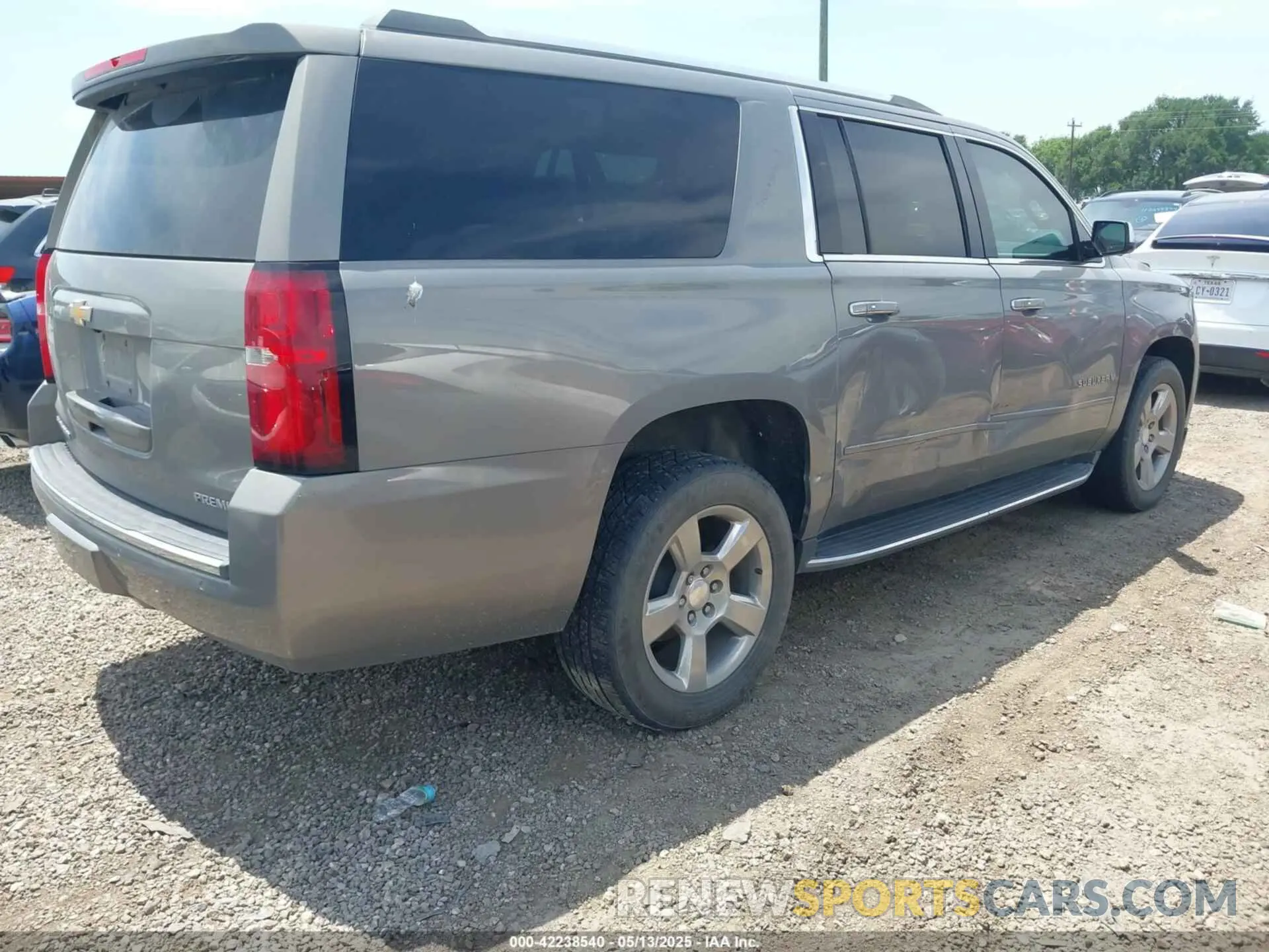 4 Photograph of a damaged car 1GNSCJKC9KR264210 CHEVROLET SUBURBAN 2019