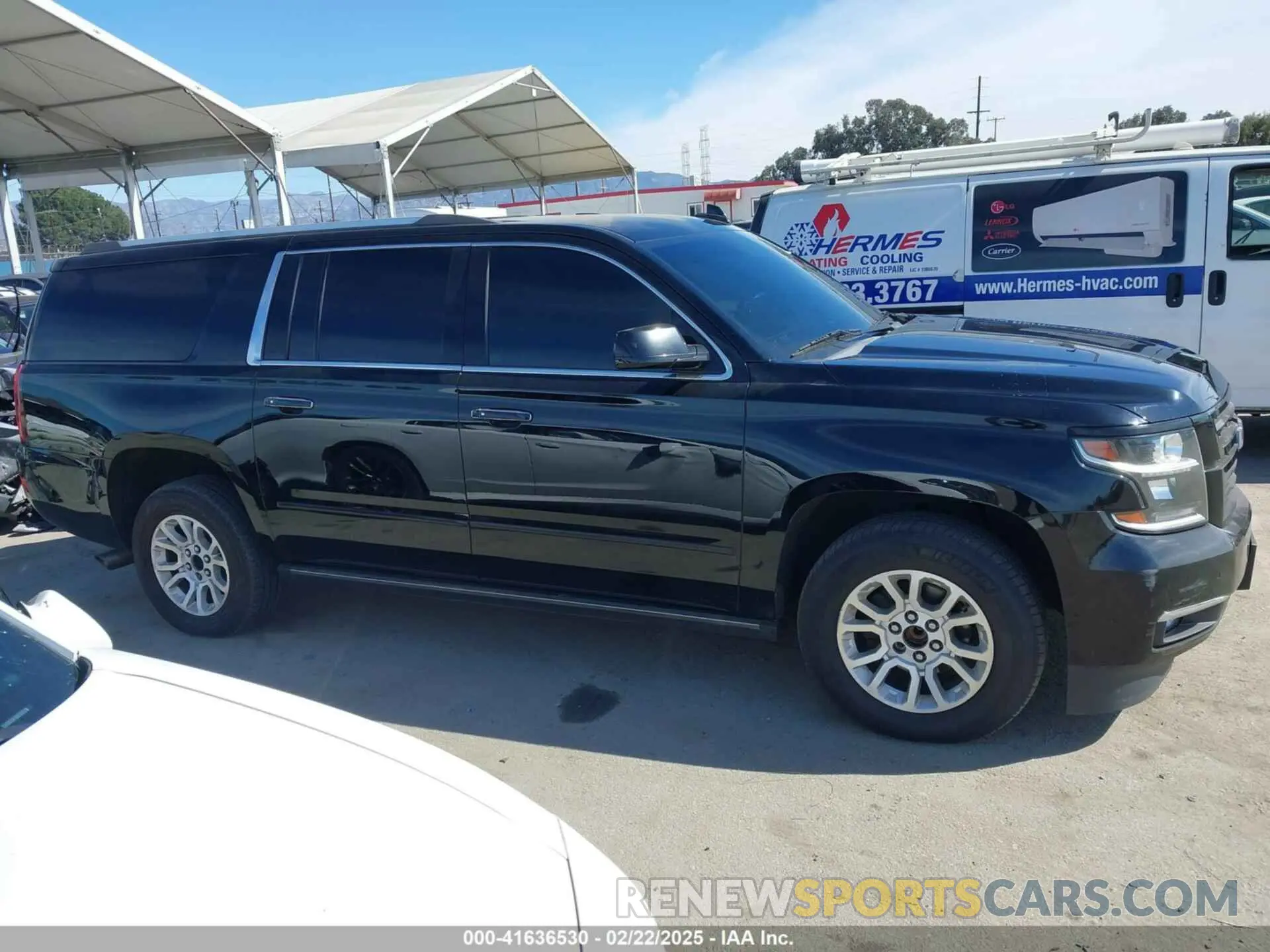 13 Photograph of a damaged car 1GNSCJKCXKR332739 CHEVROLET SUBURBAN 2019