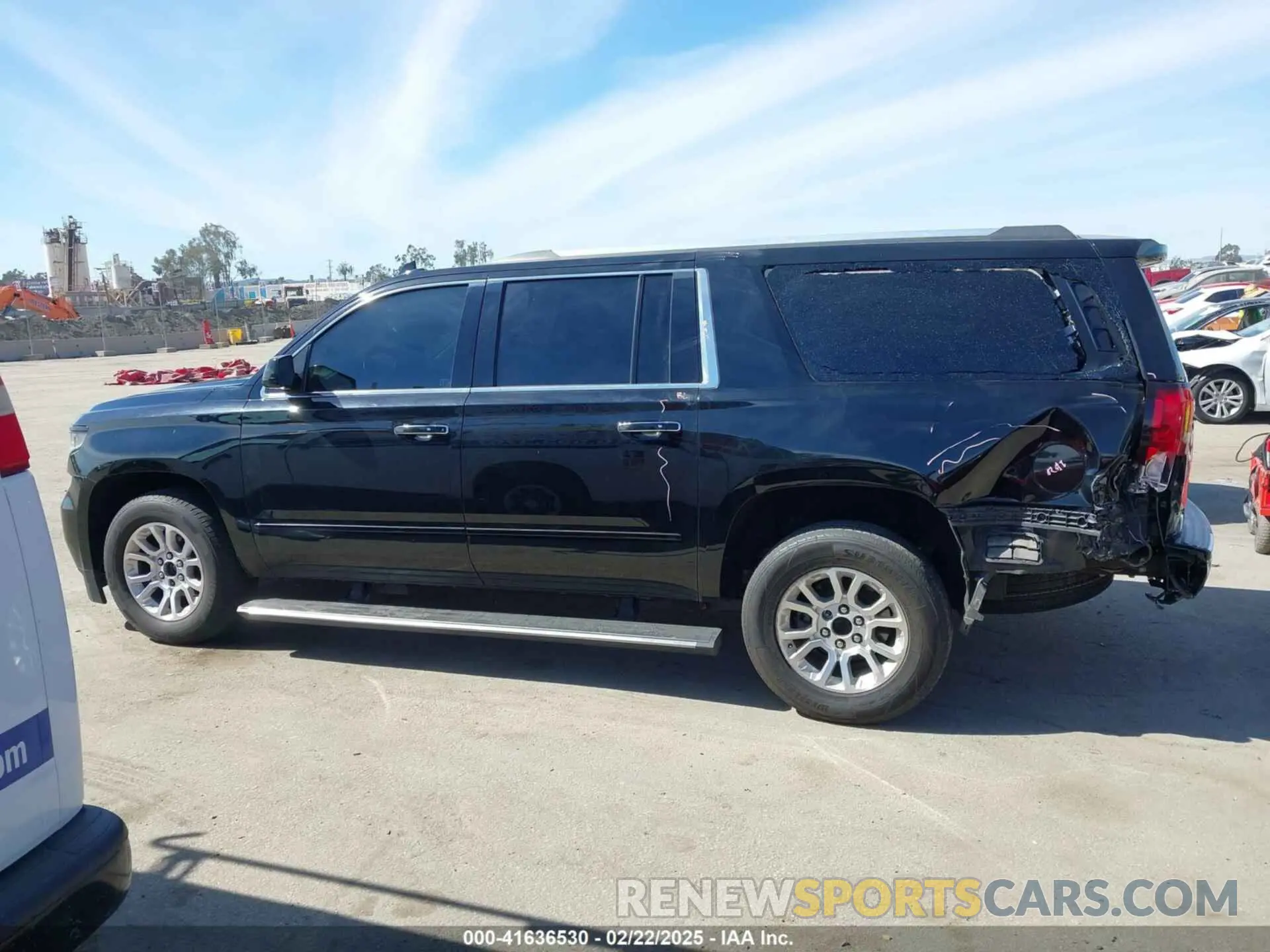 14 Photograph of a damaged car 1GNSCJKCXKR332739 CHEVROLET SUBURBAN 2019
