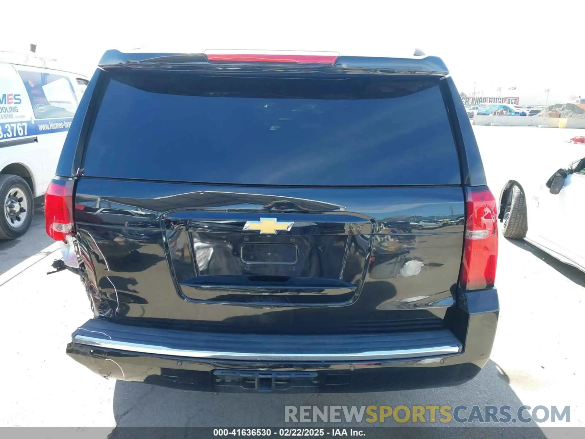 16 Photograph of a damaged car 1GNSCJKCXKR332739 CHEVROLET SUBURBAN 2019