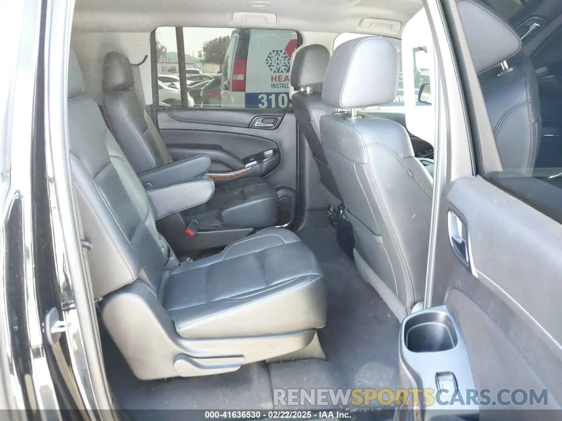 8 Photograph of a damaged car 1GNSCJKCXKR332739 CHEVROLET SUBURBAN 2019