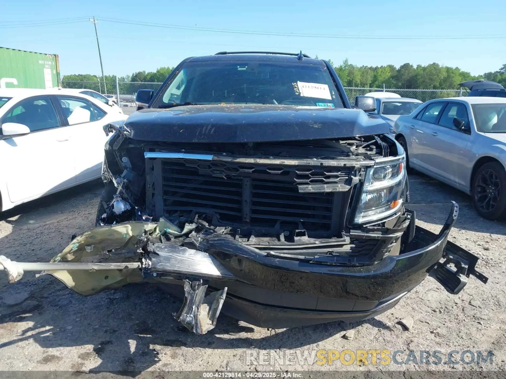 12 Photograph of a damaged car 1GNSKGKC2KR353977 CHEVROLET SUBURBAN 2019