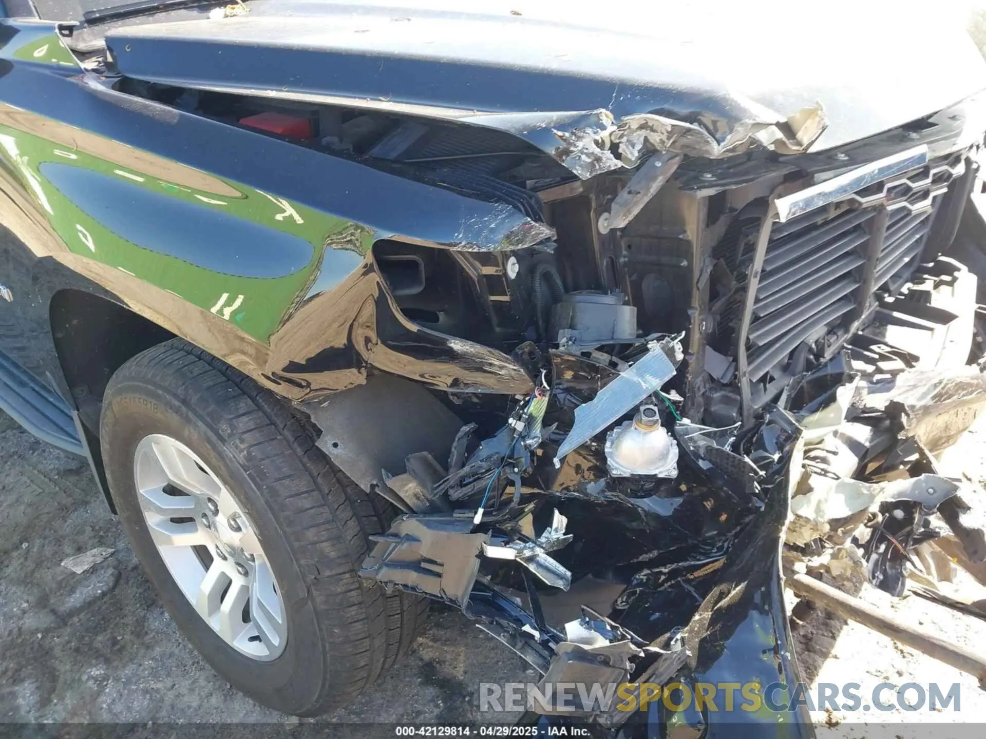 19 Photograph of a damaged car 1GNSKGKC2KR353977 CHEVROLET SUBURBAN 2019
