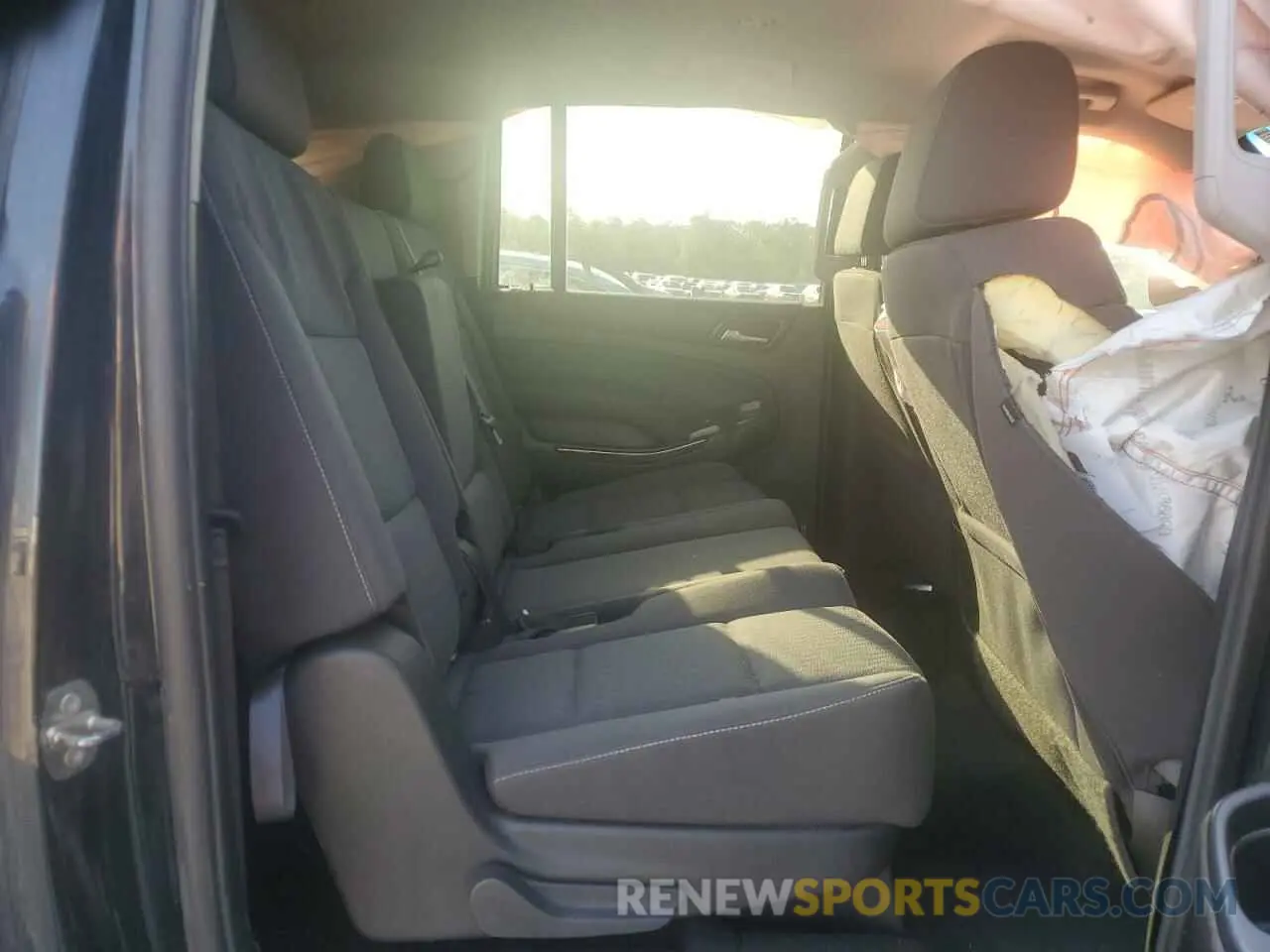 11 Photograph of a damaged car 1GNSKGKC3KR241141 CHEVROLET SUBURBAN 2019