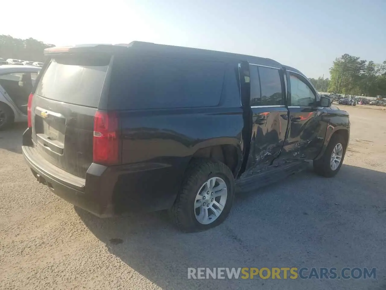 3 Photograph of a damaged car 1GNSKGKC3KR241141 CHEVROLET SUBURBAN 2019