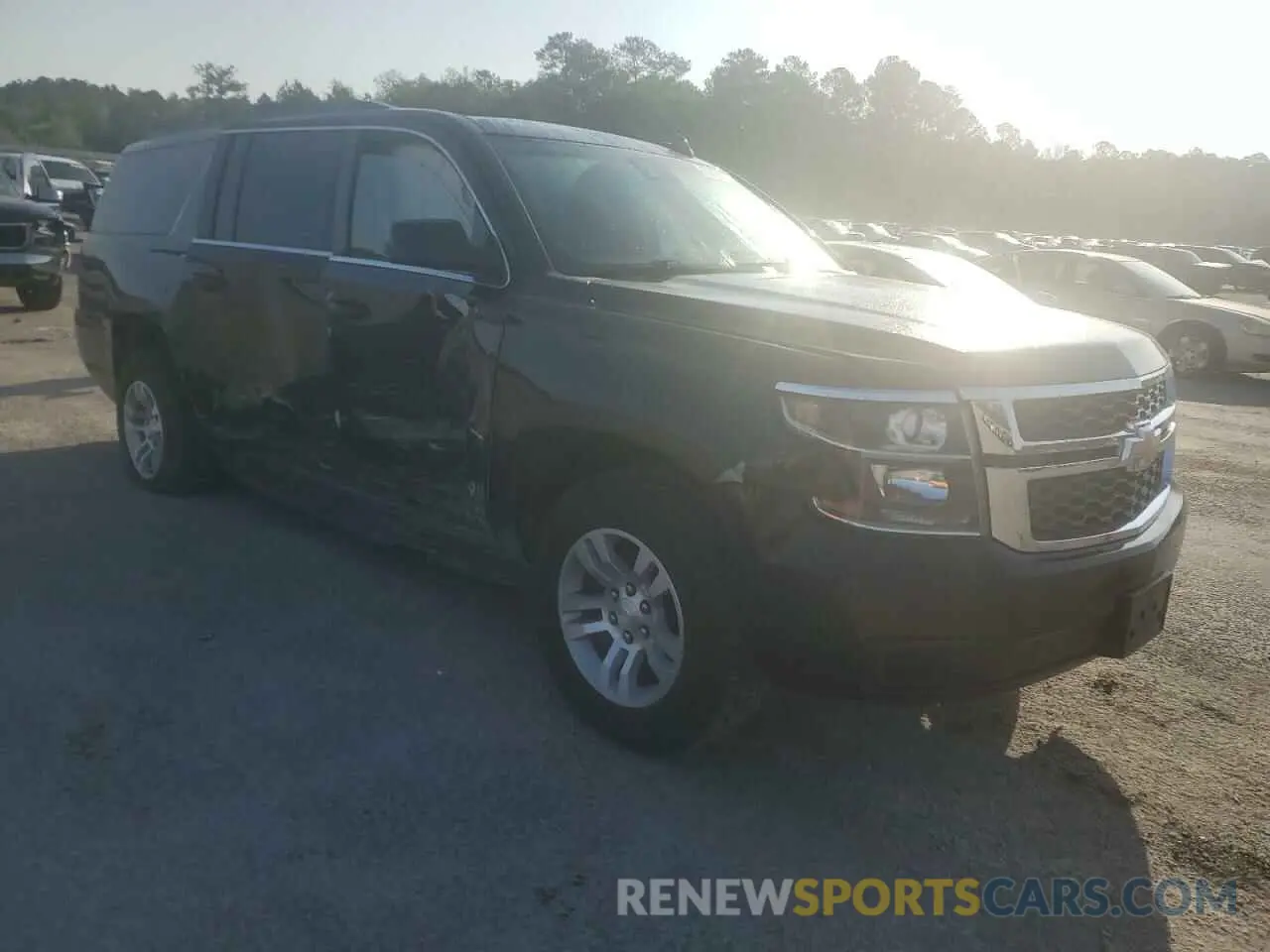 4 Photograph of a damaged car 1GNSKGKC3KR241141 CHEVROLET SUBURBAN 2019