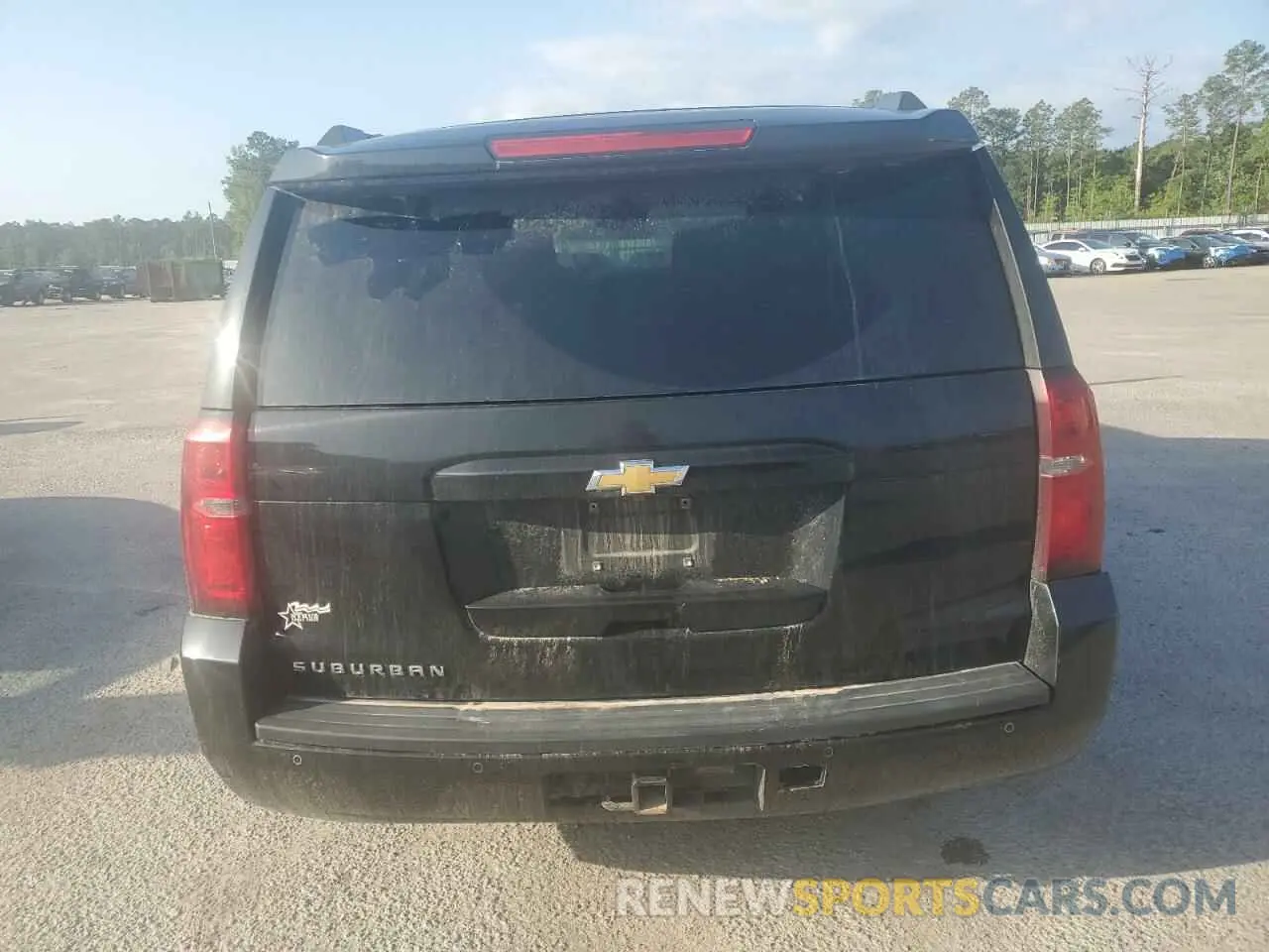 6 Photograph of a damaged car 1GNSKGKC3KR241141 CHEVROLET SUBURBAN 2019