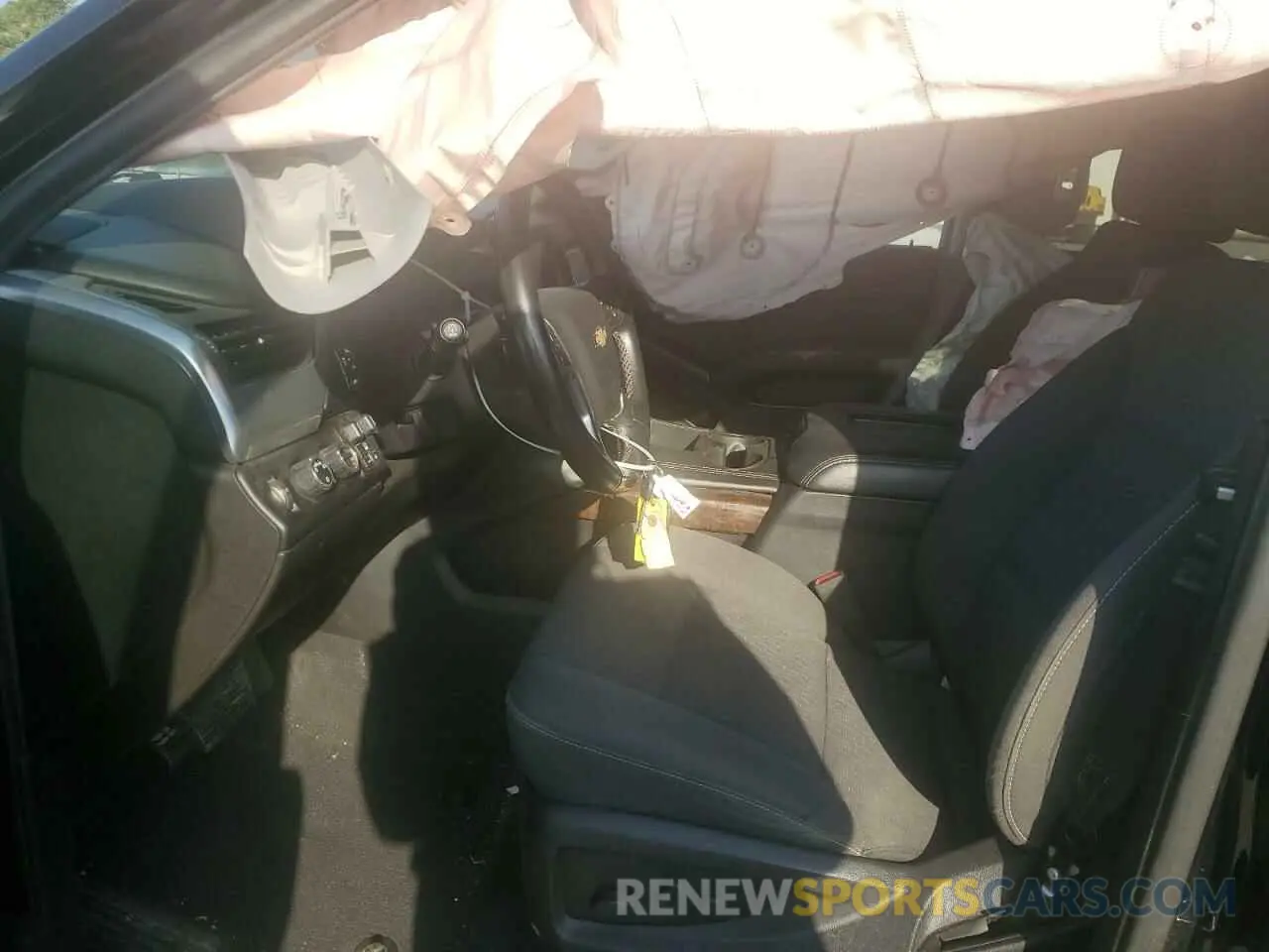 7 Photograph of a damaged car 1GNSKGKC3KR241141 CHEVROLET SUBURBAN 2019