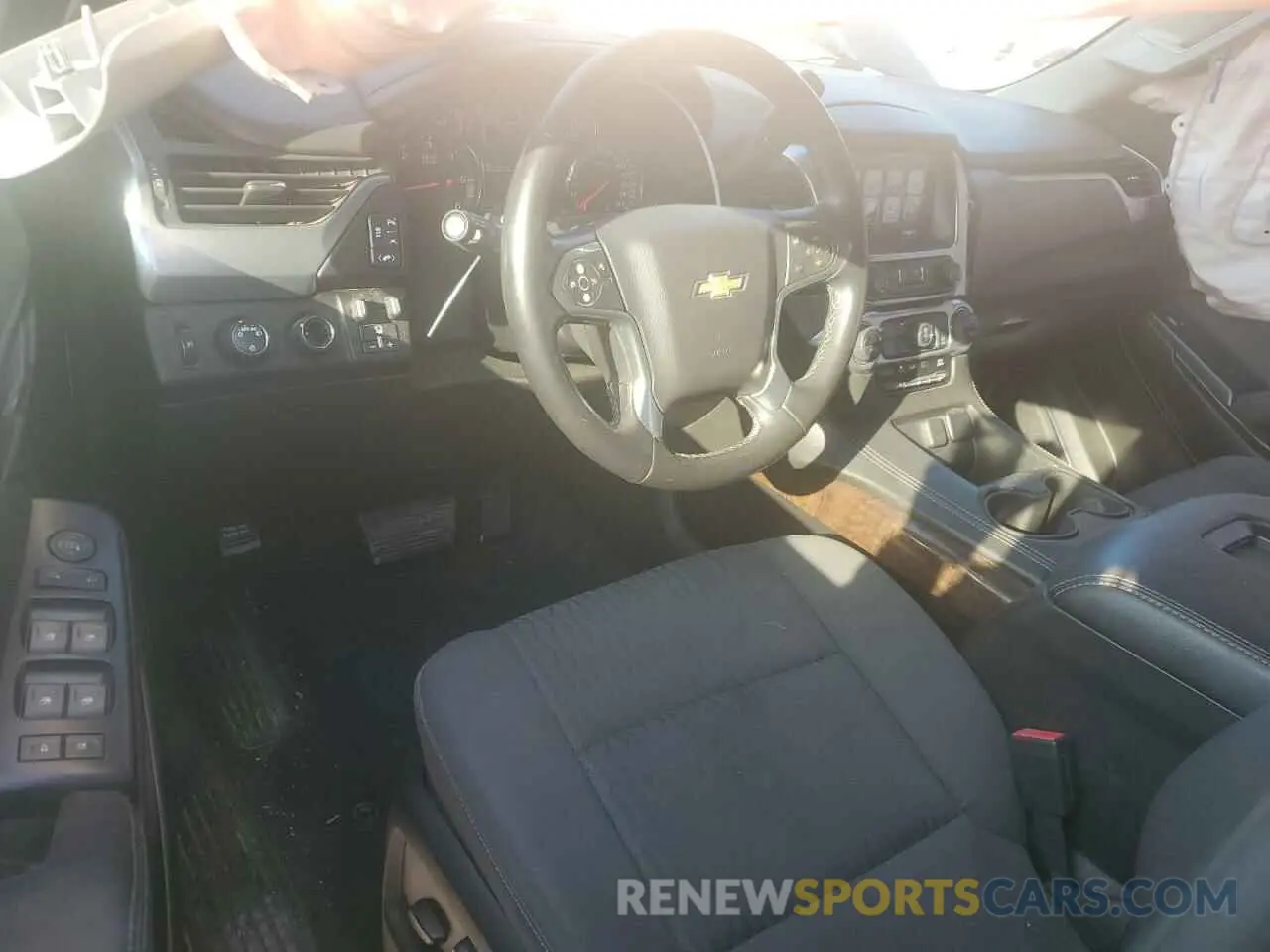 8 Photograph of a damaged car 1GNSKGKC3KR241141 CHEVROLET SUBURBAN 2019