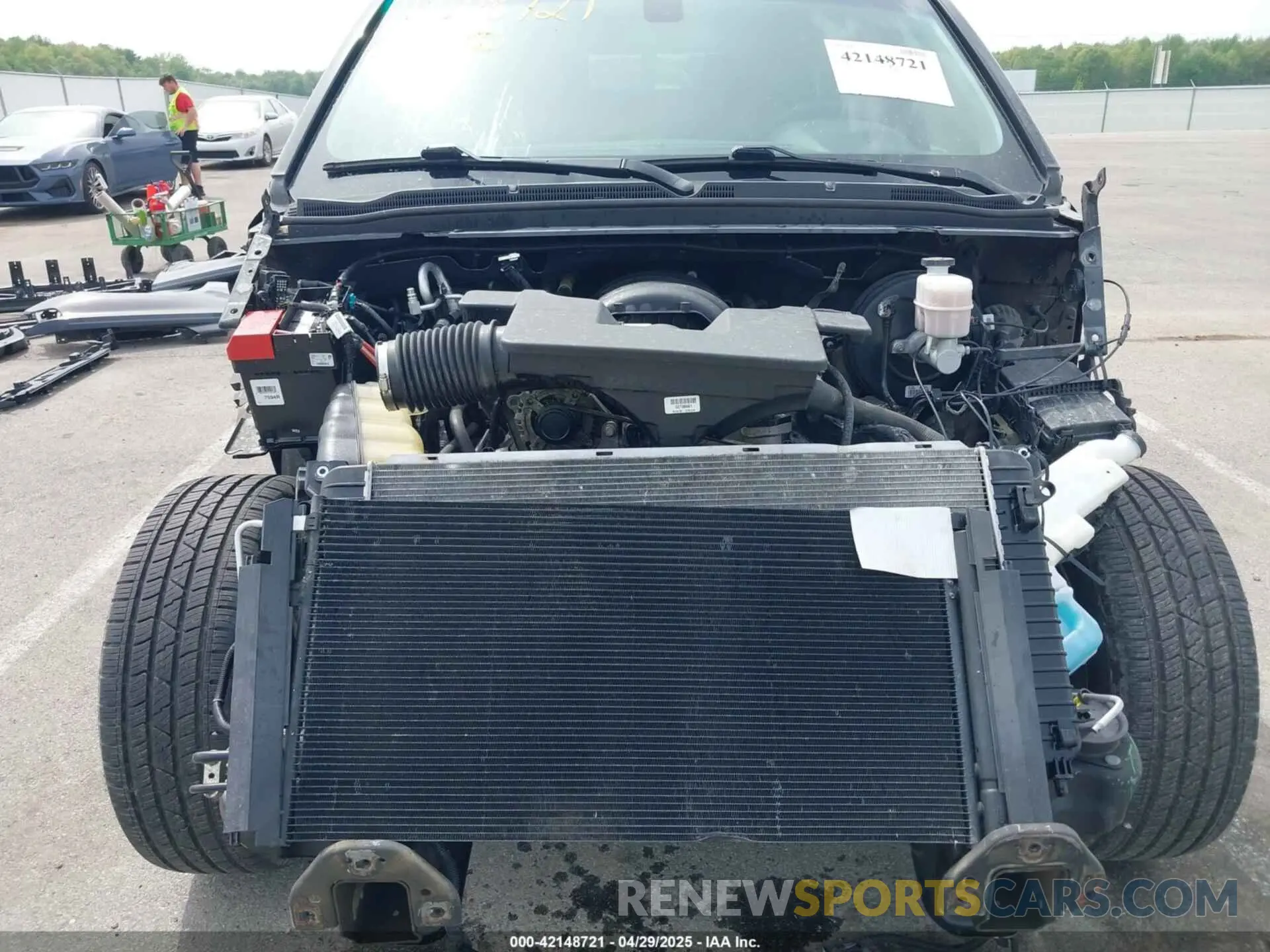 10 Photograph of a damaged car 1GNSKGKC4KR128685 CHEVROLET SUBURBAN 2019