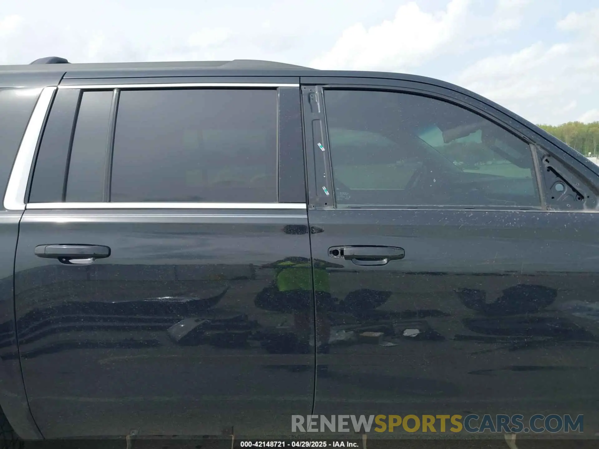 14 Photograph of a damaged car 1GNSKGKC4KR128685 CHEVROLET SUBURBAN 2019
