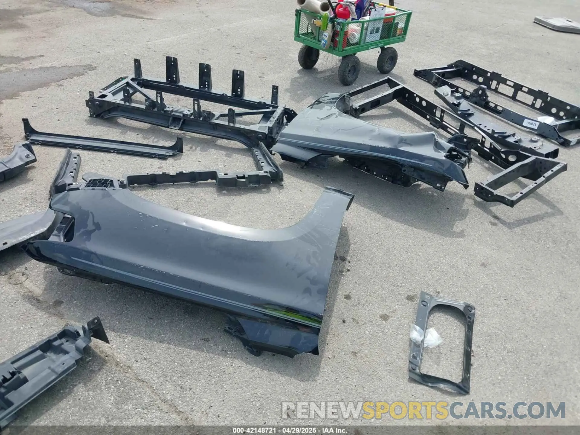 19 Photograph of a damaged car 1GNSKGKC4KR128685 CHEVROLET SUBURBAN 2019