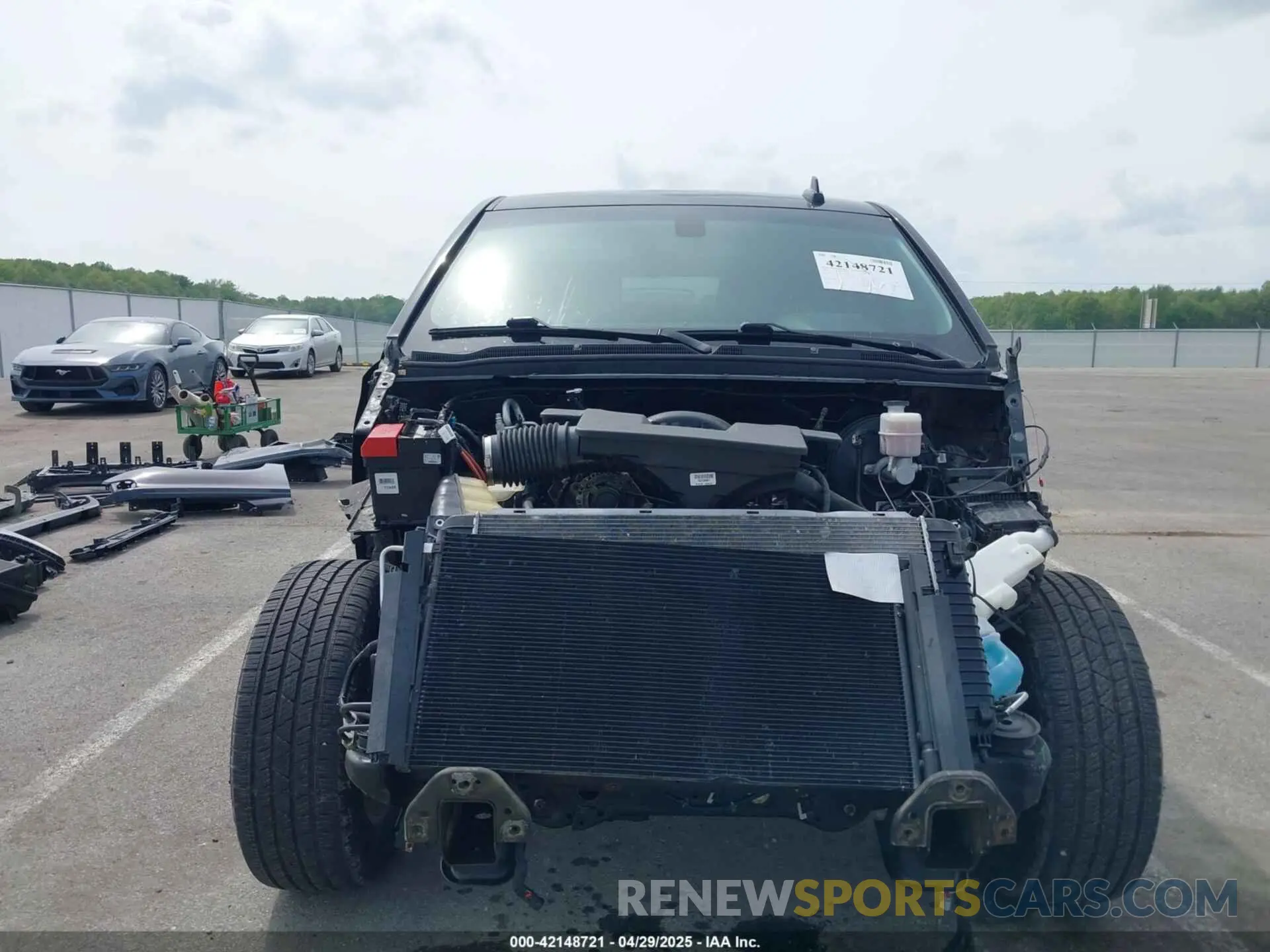 6 Photograph of a damaged car 1GNSKGKC4KR128685 CHEVROLET SUBURBAN 2019