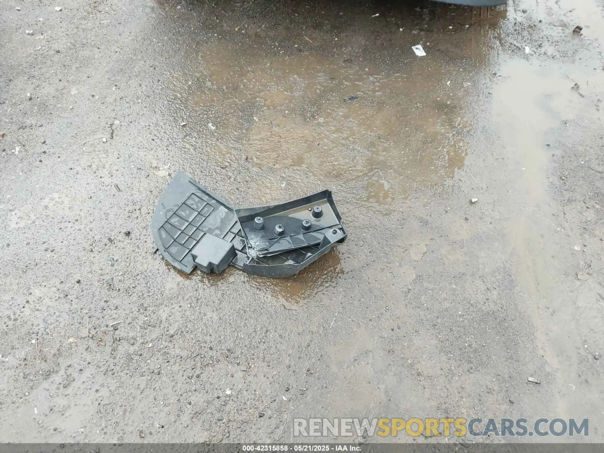 12 Photograph of a damaged car 1GNSKGKC7KR244916 CHEVROLET SUBURBAN 2019