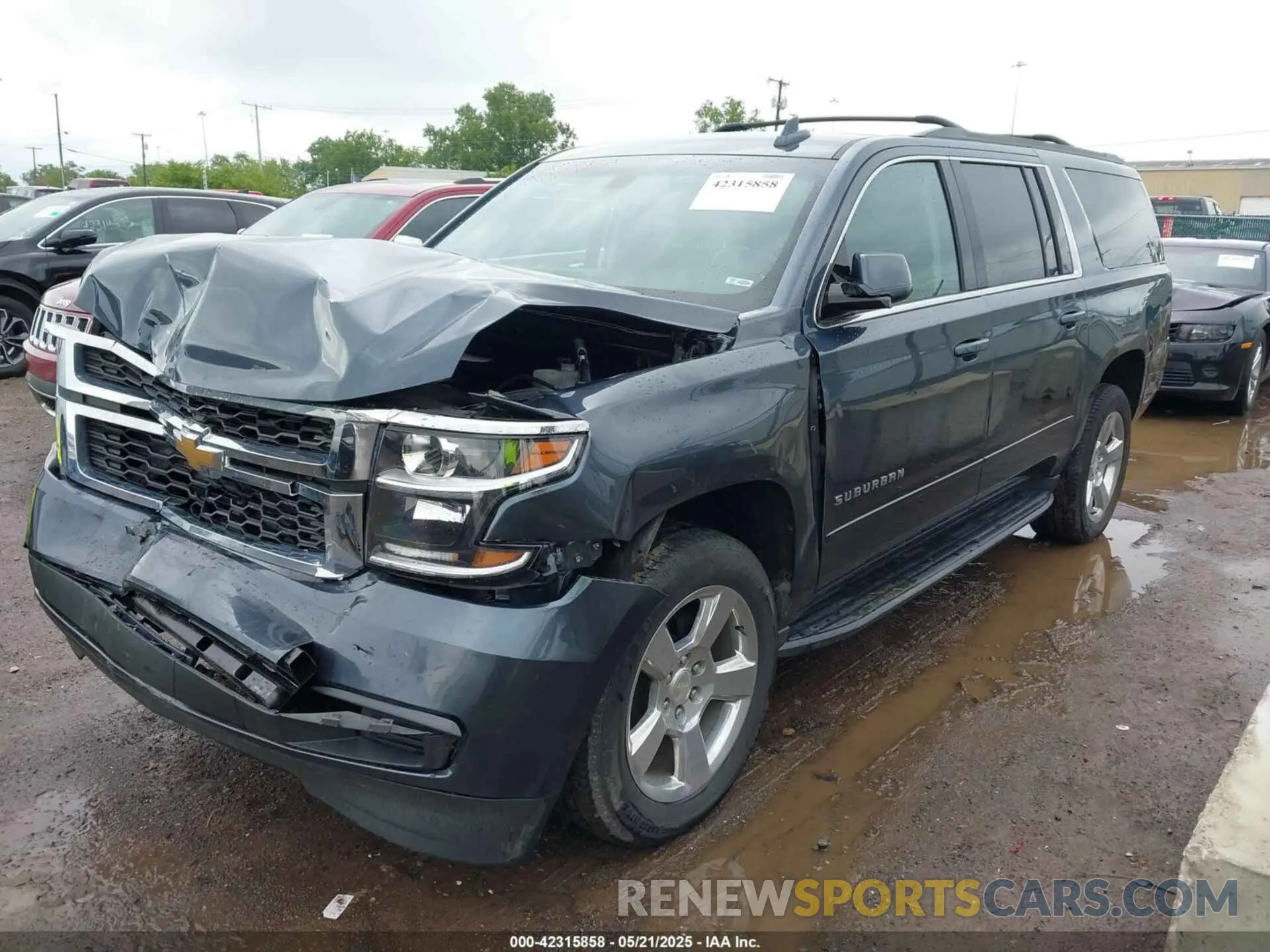 2 Photograph of a damaged car 1GNSKGKC7KR244916 CHEVROLET SUBURBAN 2019