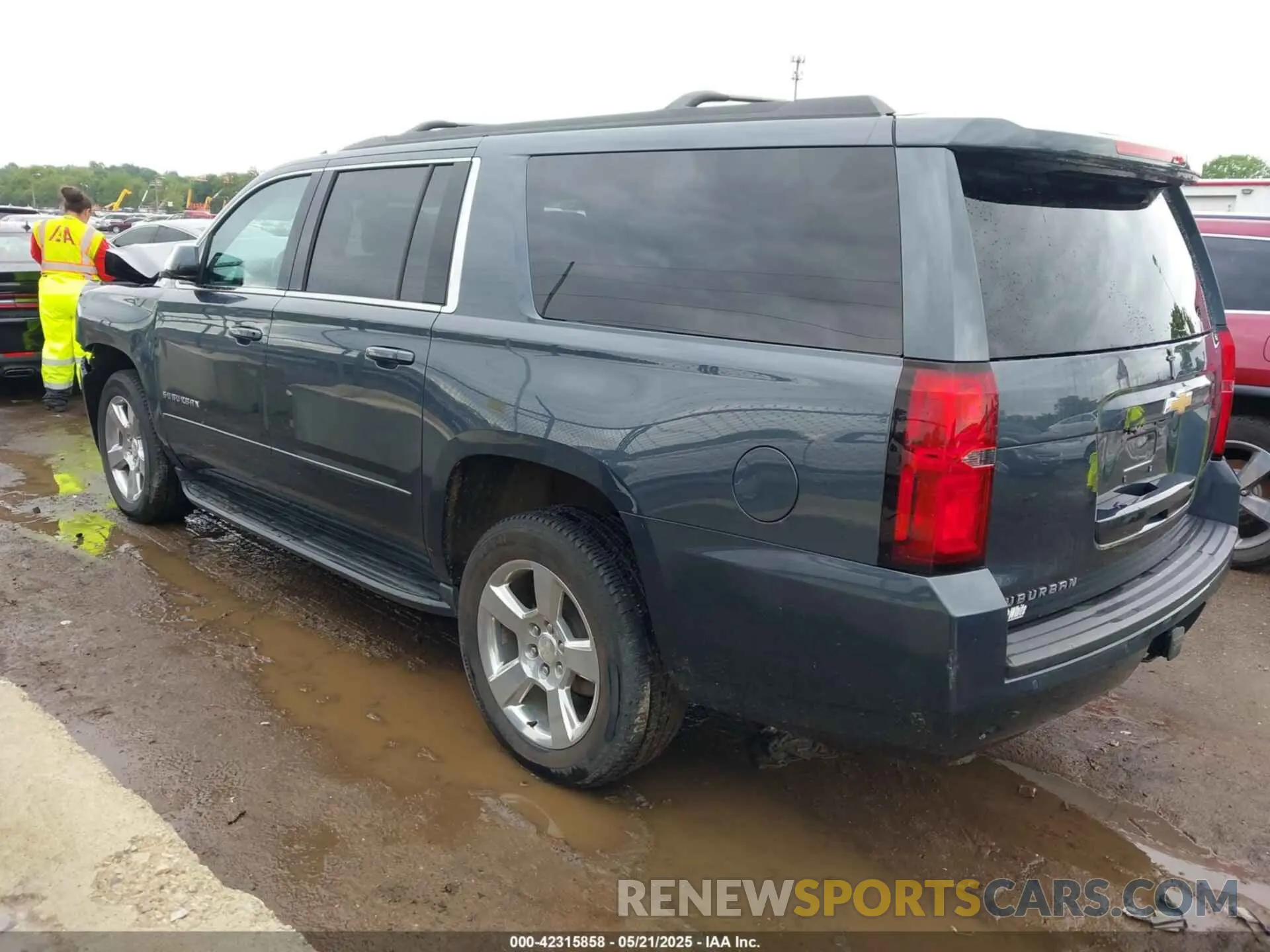 3 Photograph of a damaged car 1GNSKGKC7KR244916 CHEVROLET SUBURBAN 2019